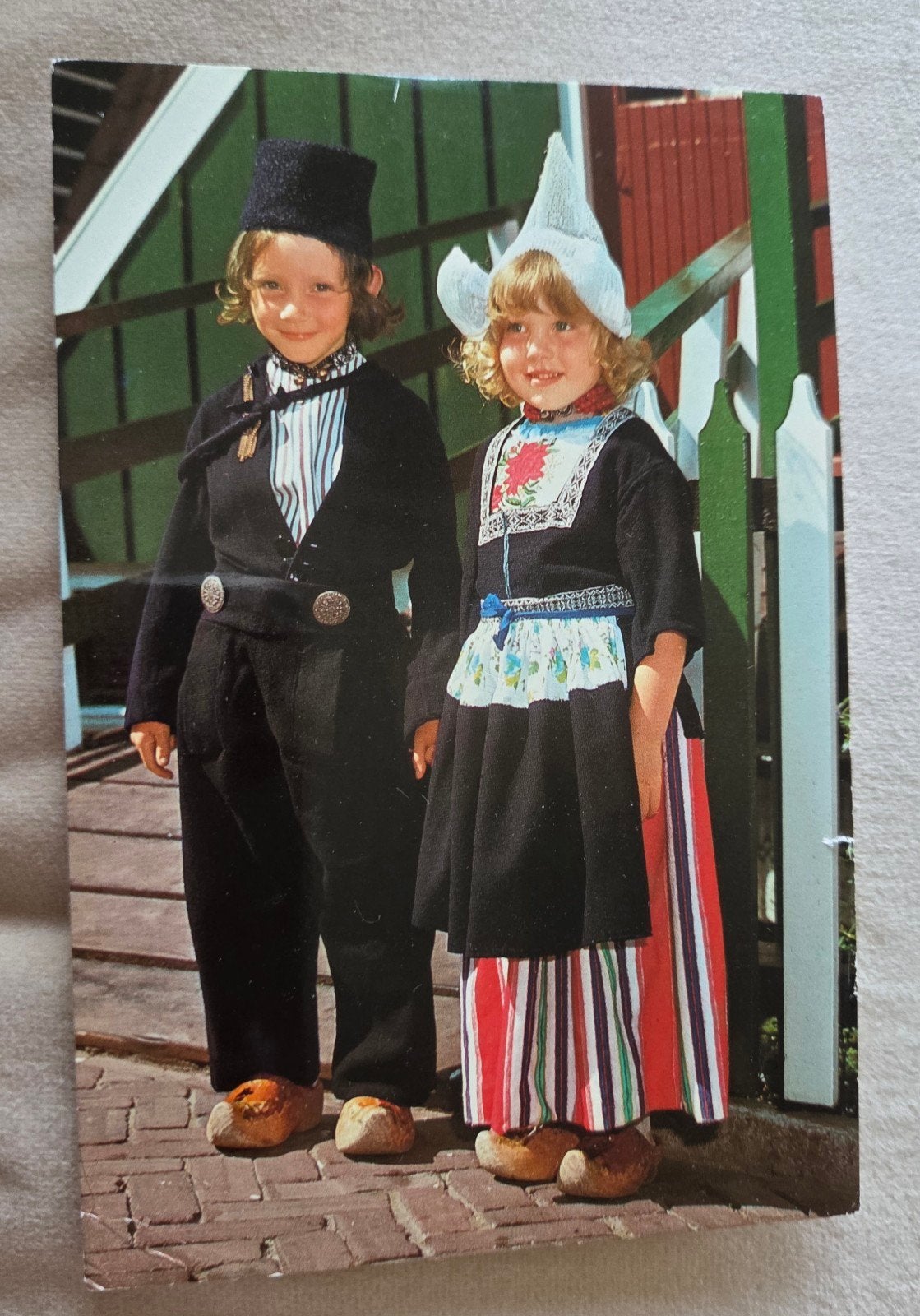 Volendam - Kinderen in klederdracht, Verzenden, 1980 tot heden, Gelopen, Klederdracht