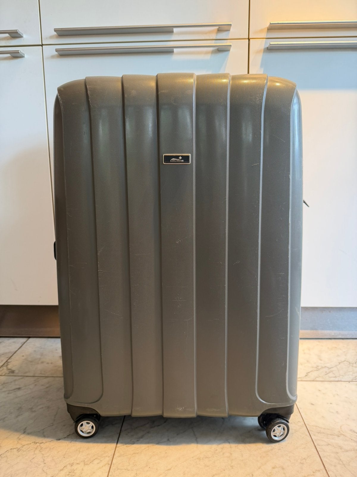 Edelweiss Large Reiskoffer 76 cm Spinner Hardcase, Gebruikt, Hard kunststof, 45 tot 55 cm, Ophalen of Verzenden