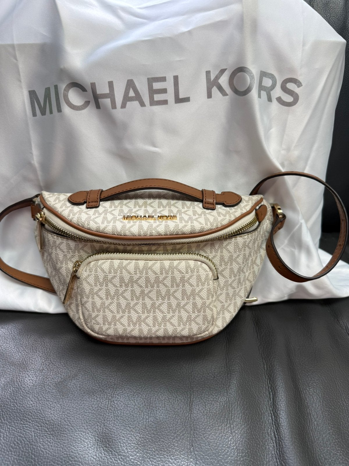 Prachtige Michael Kors heuptas /crossbody tas(MK-logo&bruin), Sieraden, Tassen en Uiterlijk, Tassen | Damestassen, Verzenden, Zo goed als nieuw