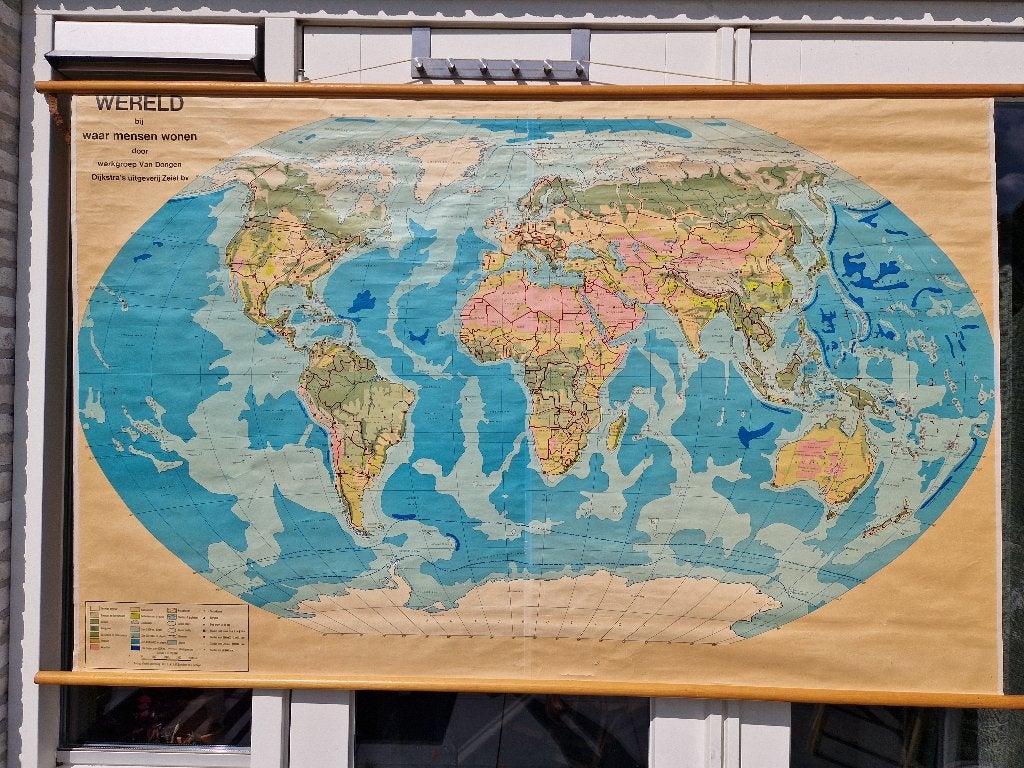 Vintage Wereldkaart 'Waar Mensen Wonen' Schoolplaat, Antiek en Kunst, Antiek | Schoolplaten, Ophalen, Aardrijkskunde