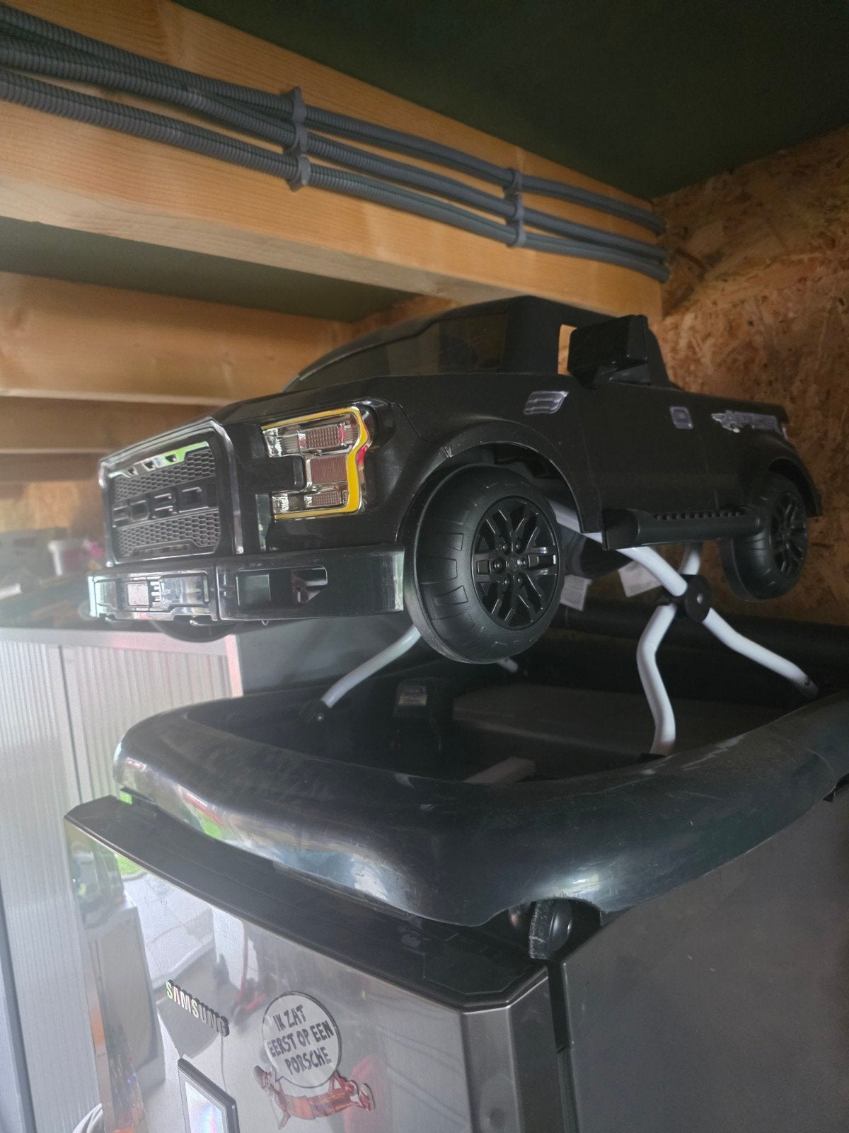 Stoere zwarte loopauto voor de kleintjes, Ophalen of Verzenden, Gebruikt, Loopvoertuig