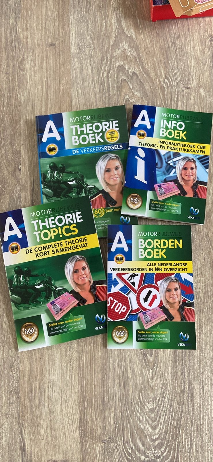 Motor theorieboeken (4-delig) - Zo goed als nieuw, Boeken, Ophalen of Verzenden, Zo goed als nieuw, Niet van toepassing