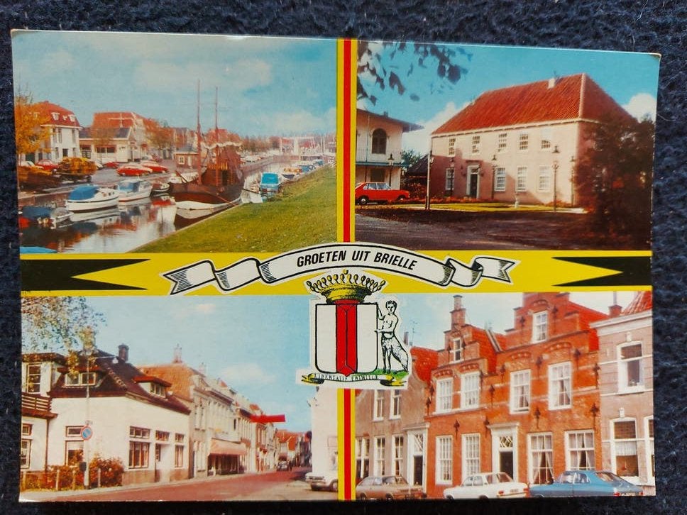 Groeten uit Brielle - Oude gevels aan Slagveld, Ophalen of Verzenden