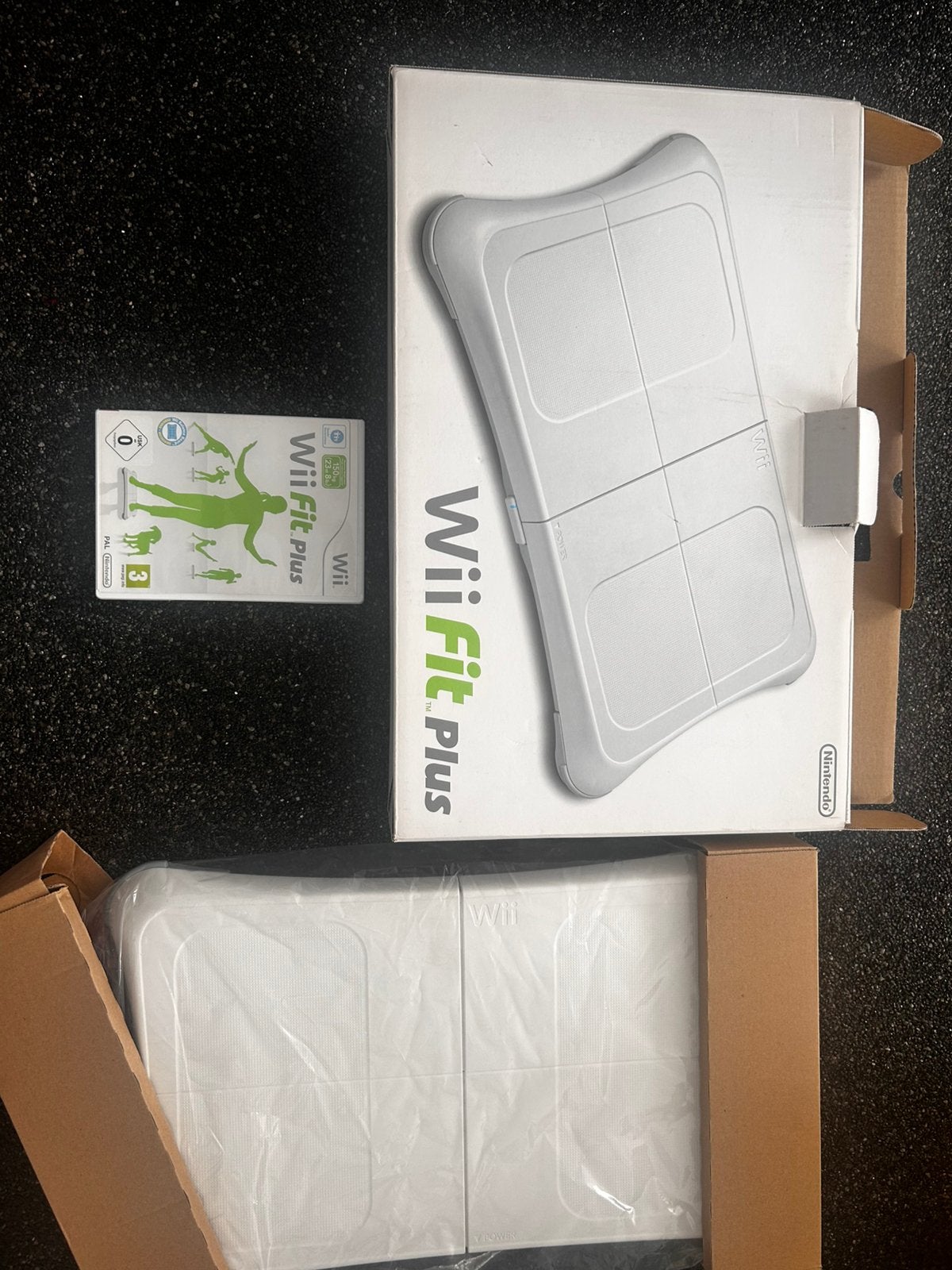 Wiifit plus nintento bord +spel, Ophalen, 1 speler, Zo goed als nieuw, Vanaf 3 jaar