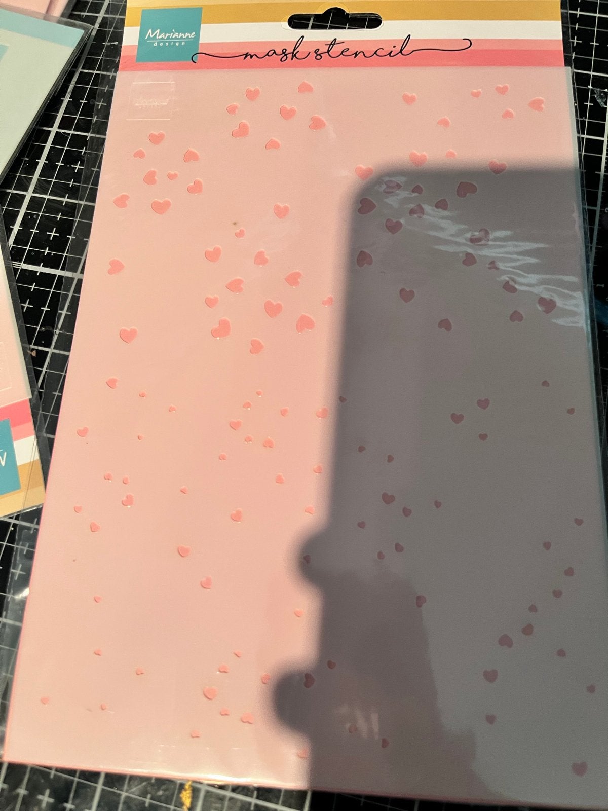 Marianne Design Mask Stencil - Hartjes, Hobby en Vrije tijd, Roze, Overige thema's, Nieuw, Ophalen of Verzenden