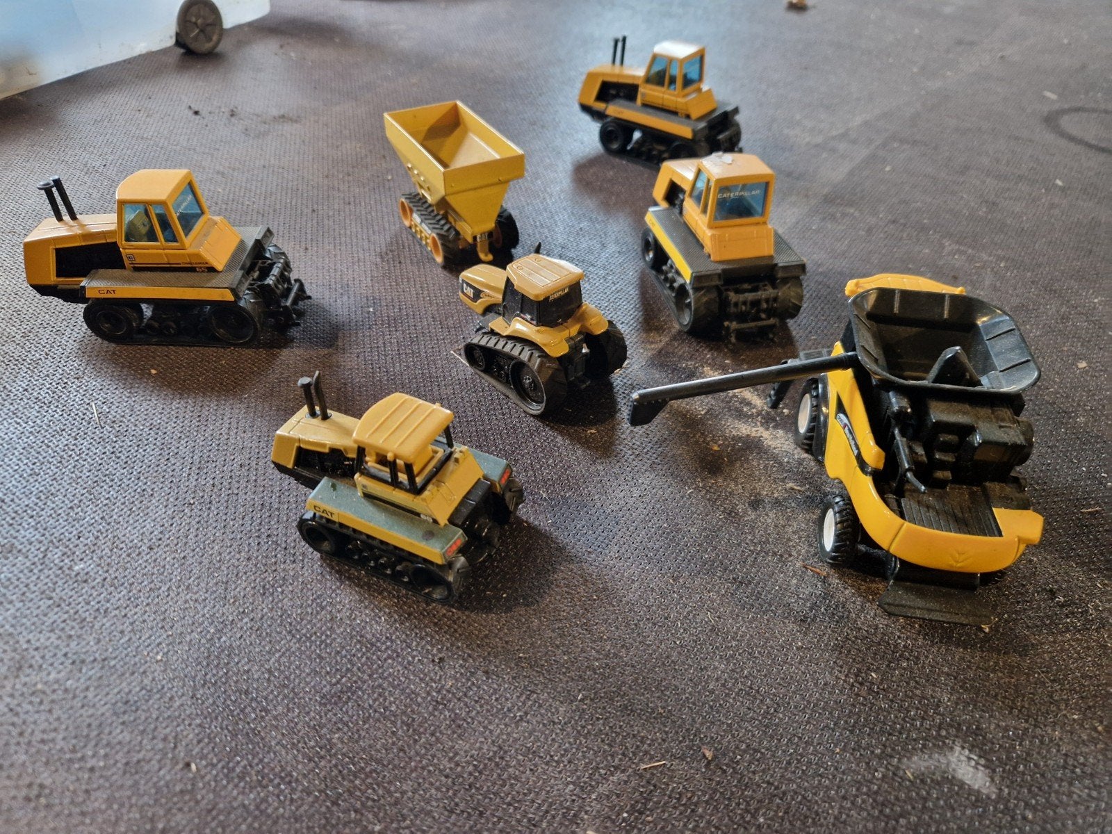 Schaal 1:50 Miniaturen: CAT & New Holland Collectie, Ophalen of Verzenden, Gebruikt, Tractor of Landbouw