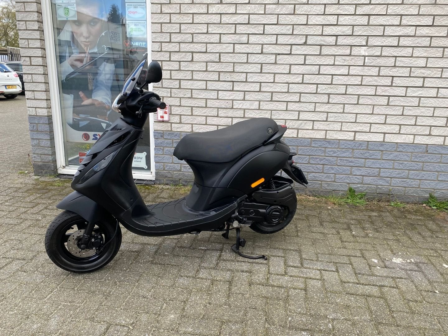 JONGE PIAGGIO ZIP SP 45 4-TAKT MAT BLACK  BROM  BJ2024 8000K, PIAGGIO, Onbekend, Onbekend, Piaggio