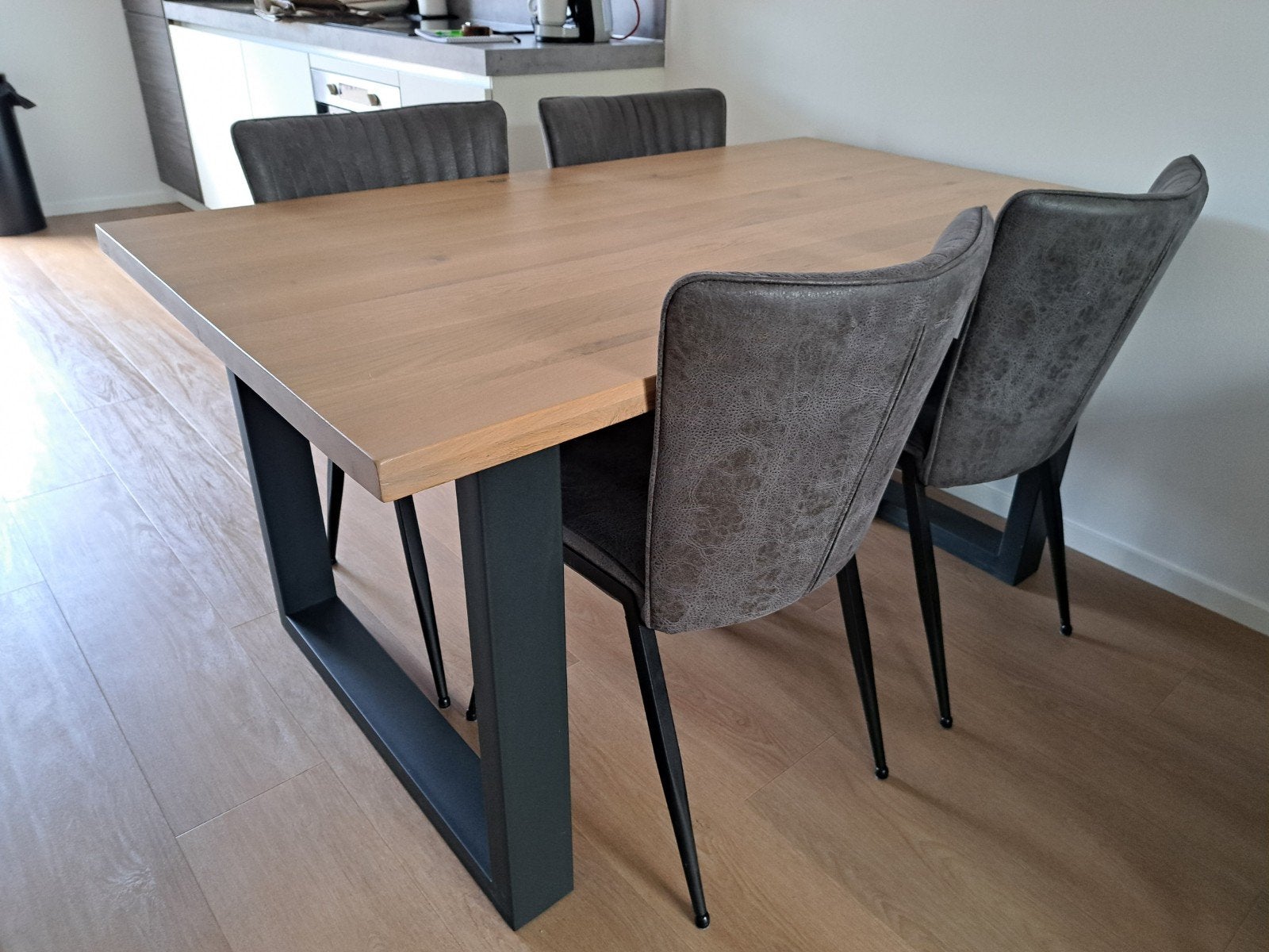 Eikenhouten eetkamertafel met 4 stoelen, Ophalen, Zo goed als nieuw, Modern industrieel, 4 tot 6 stoelen