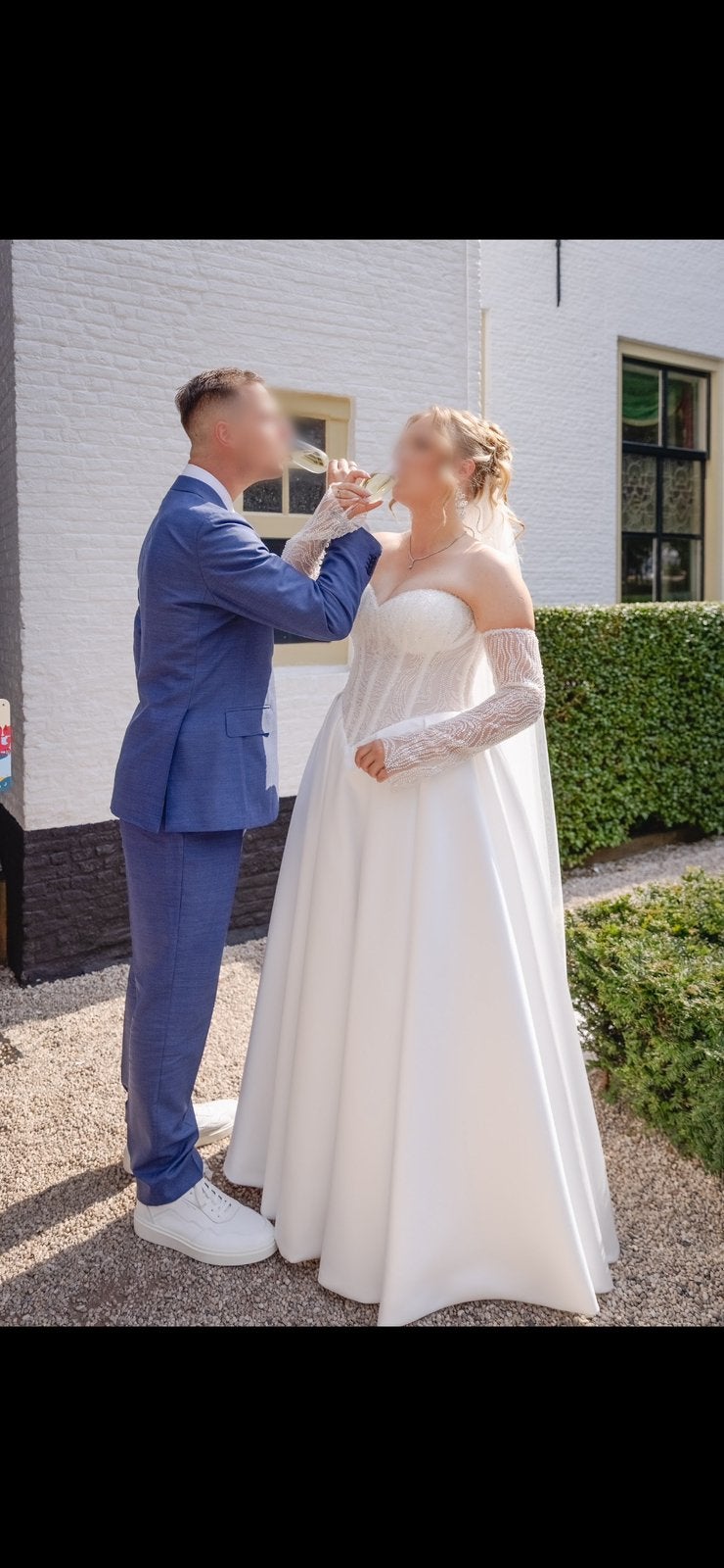 Prachtige satijnen trouwjurk met korset
