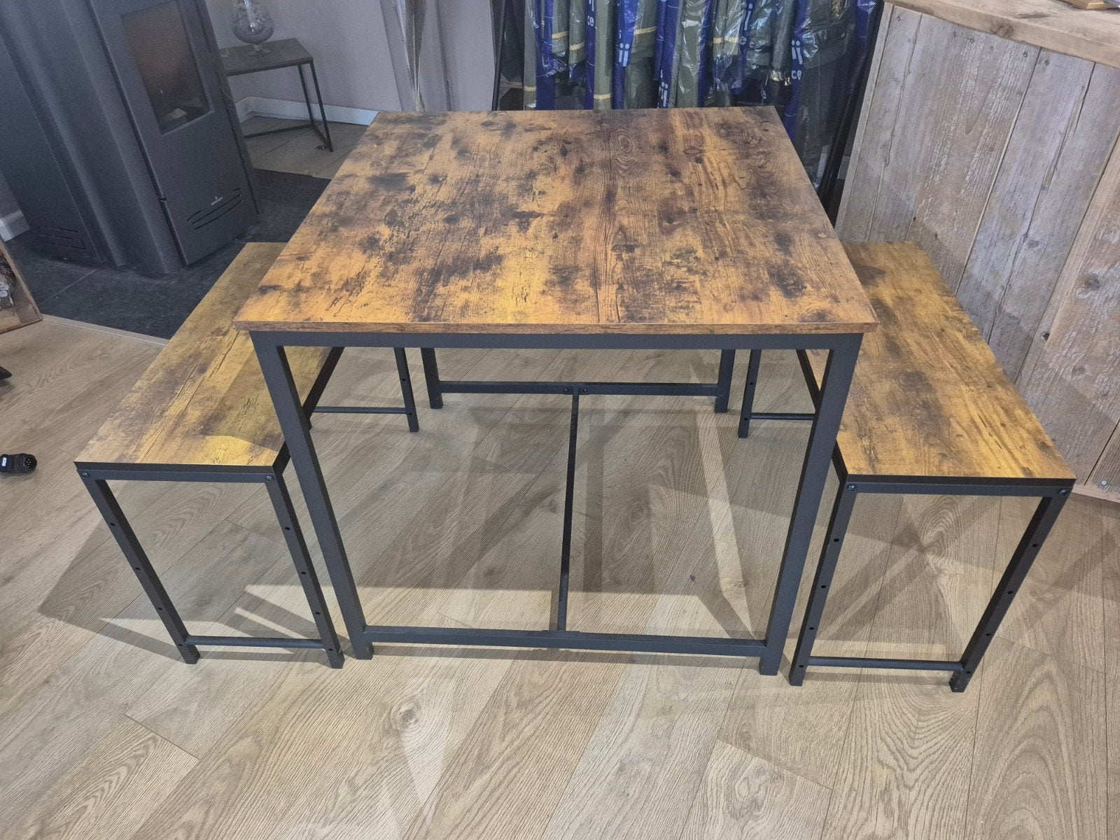 leuke eettafal/knutseltafel met 2 bankjes, Ophalen, Vierkant, 50 tot 100 cm, Zo goed als nieuw