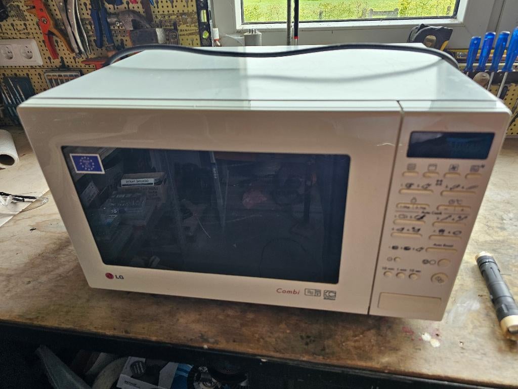 LG MC-743D combimagnetron, Witgoed en Apparatuur, Magnetrons, Combimagnetron, Gebruikt, Grill, Ophalen of Verzenden