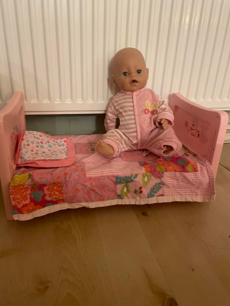 baby born roze bed  met pop, Ophalen of Verzenden, Zo goed als nieuw
