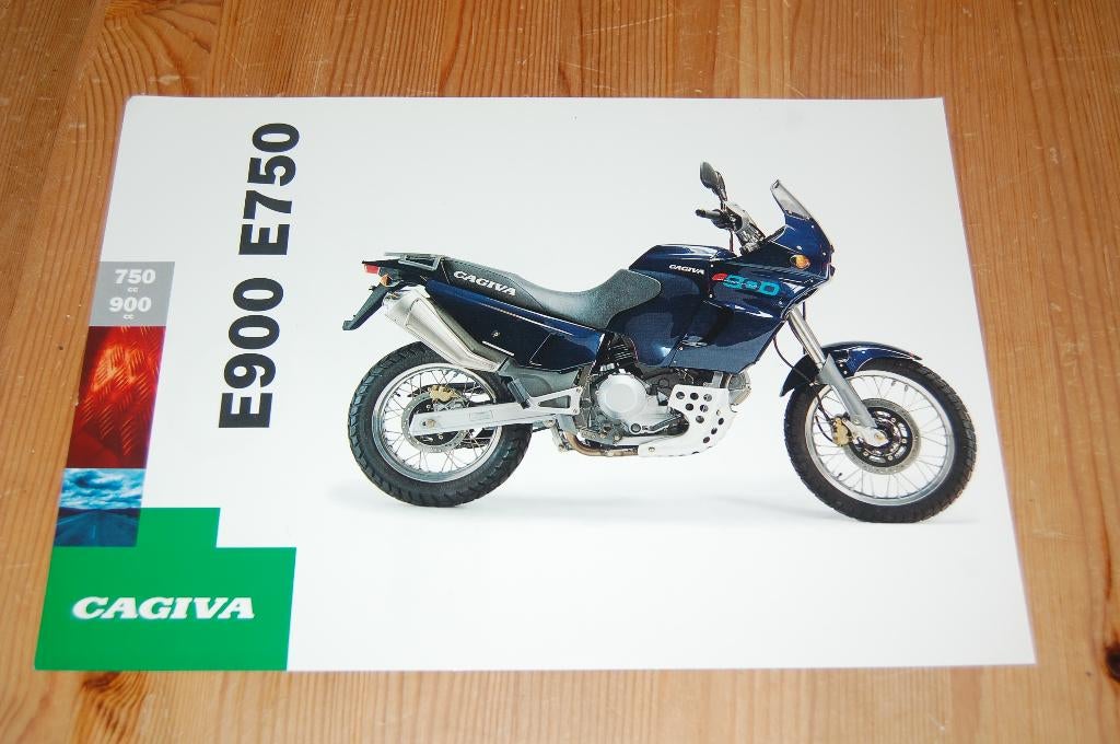 Cagiva E900 - E750 en 600, 2 nieuwe folders in 1 pakket, Motoren, Ophalen of Verzenden, Overige merken