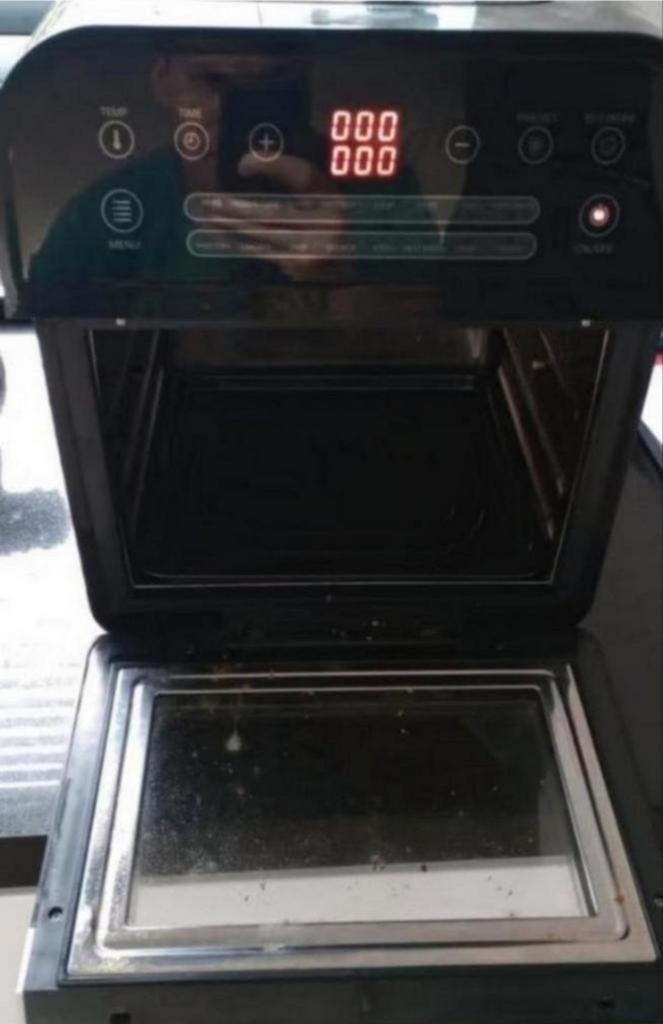 Cuisinier deluxe hetelucht oven mini oven geen bakplaat

Pri, Ophalen of Verzenden, Minder dan 45 cm