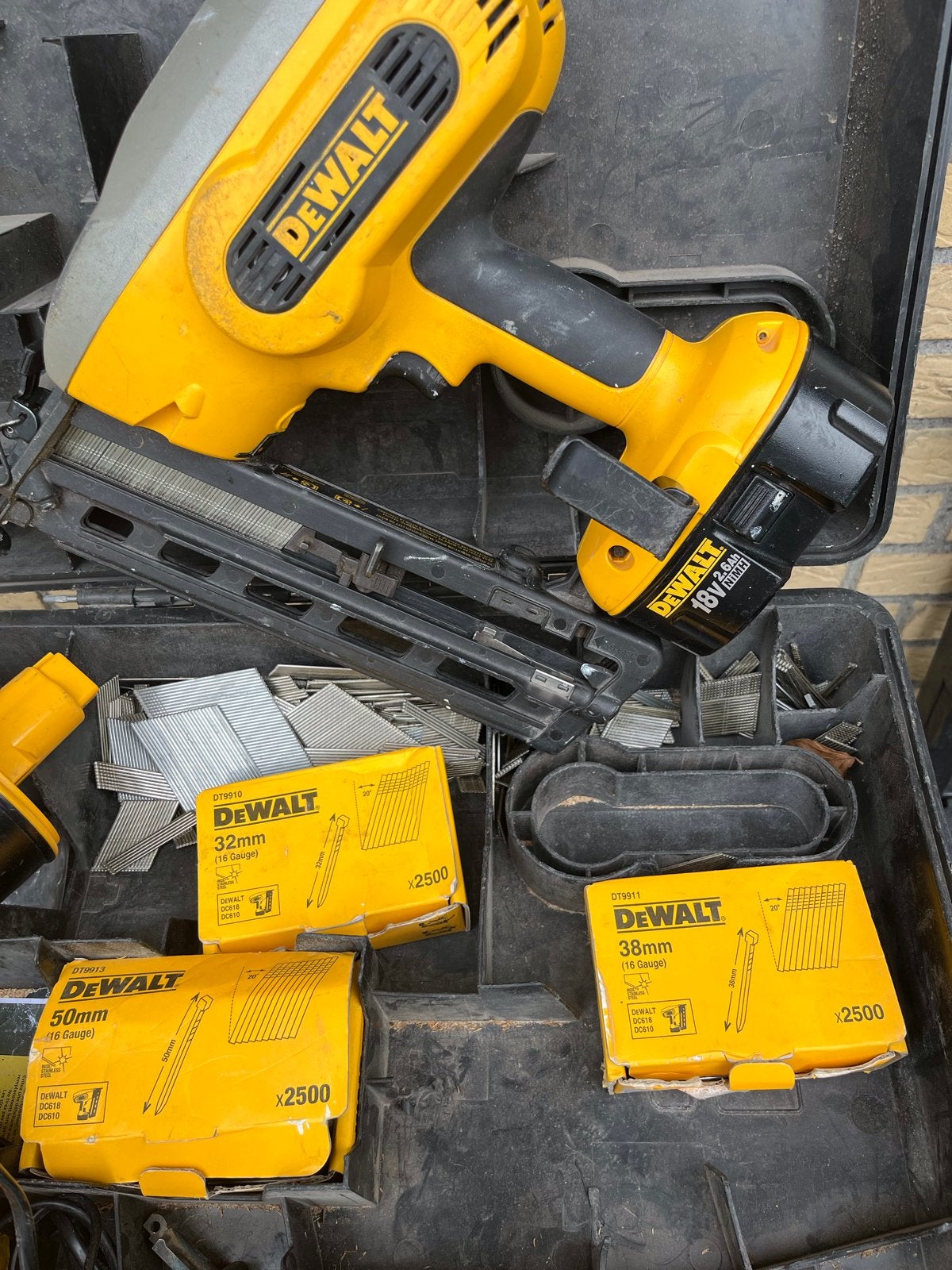 Dewalt Tacker 18V DC618/DC610 met spijkers, Ophalen, Gebruikt
