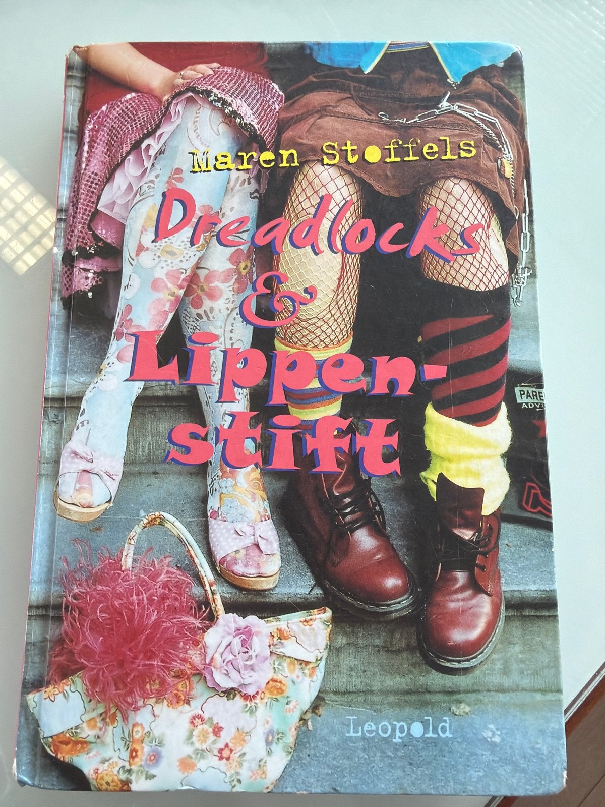 Dreadlocks & Lippenstift - Maren Stoffels (Boek), Ophalen of Verzenden, Gelezen, Fictie