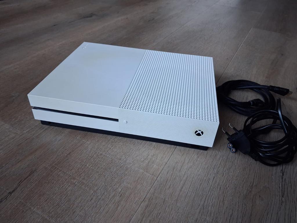 Xbox met controler en diverse spellen, Spelcomputers en Games, Games | Atari, Ophalen, Vechten, 1 speler, Zo goed als nieuw