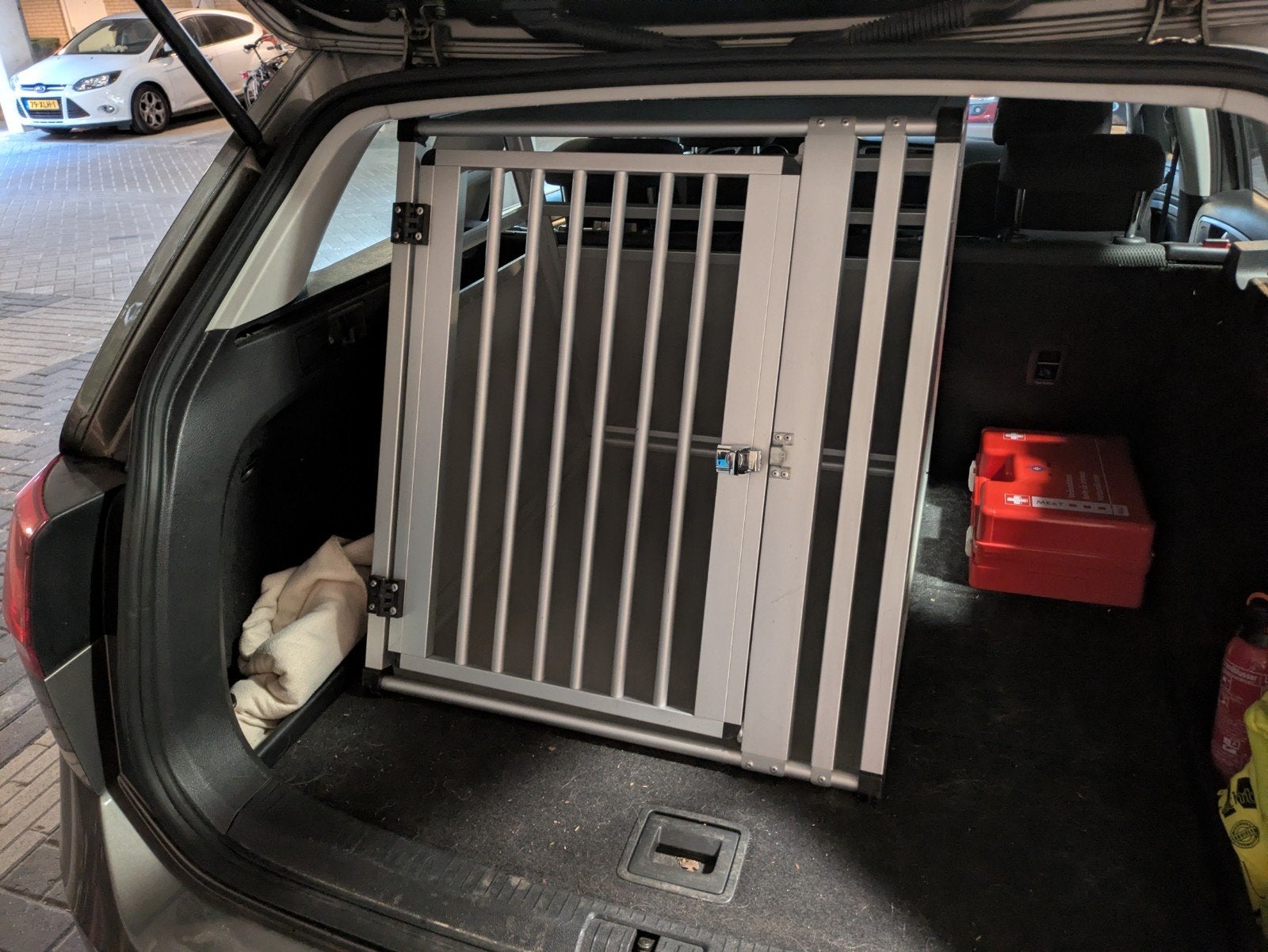Auto bench hond, Dieren en Toebehoren, Hondenhokken, Ophalen, Hondenkennel, Gebruikt, 65 tot 100 cm