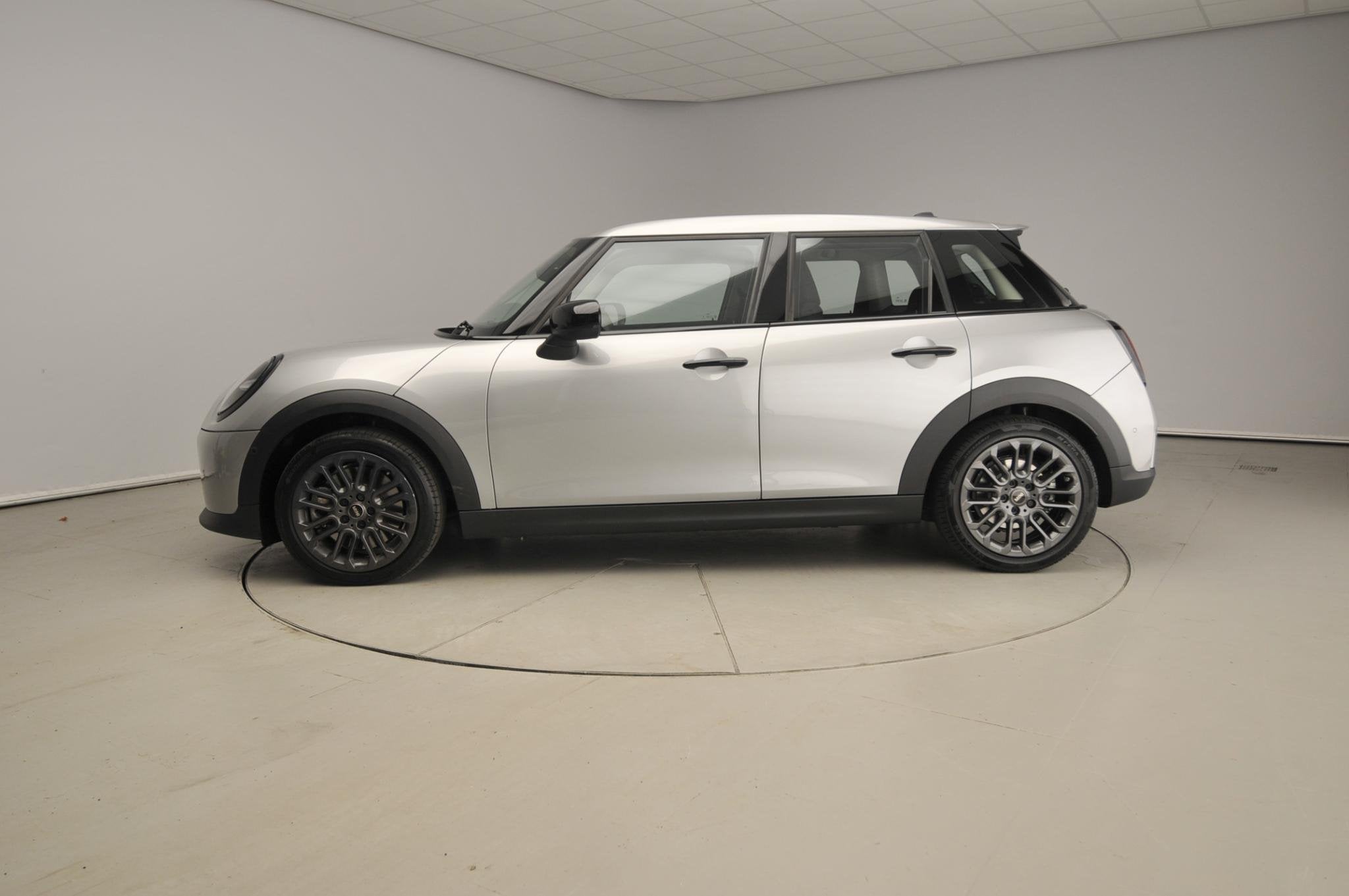 MINI Cooper 5-deurs S Automaat / LED / Park assist / DAB / D, Stof, Gebruikt, 4 cilinders, Met garantie (alle)