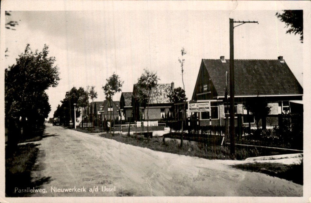 Nieuwerkerk a/d IJssel - Parallelweg - Straatzicht, Ophalen of Verzenden, 1920 tot 1940, Gelopen, Zuid-Holland