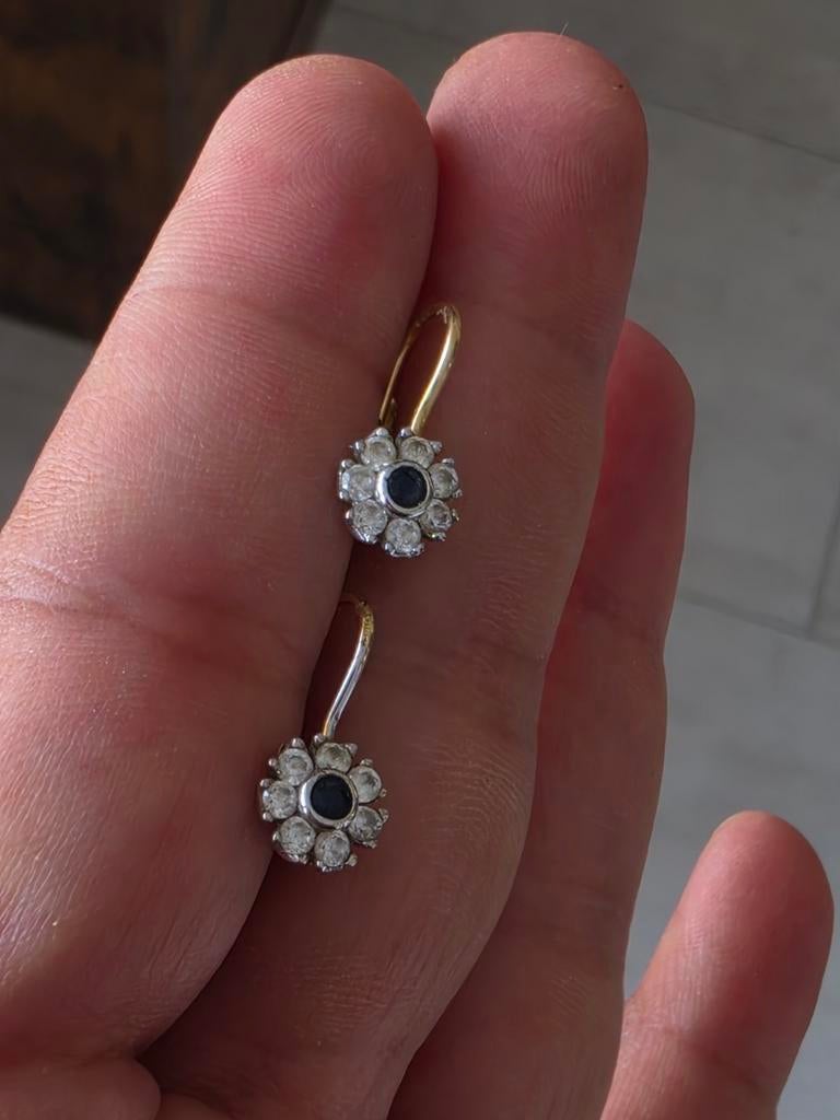 18 karaat geel en wit goud massief oorbel met saffier steen, Sieraden, Tassen en Uiterlijk, Antieke sieraden, Verzenden, Goud