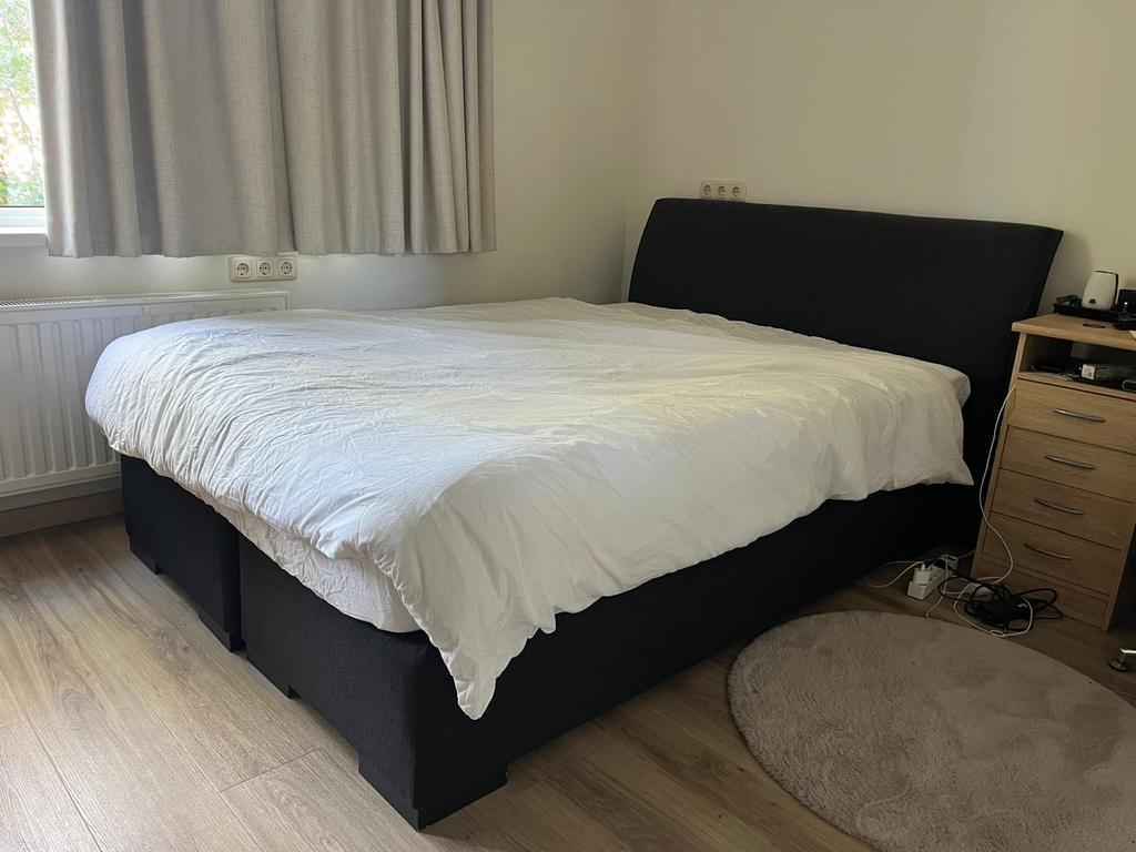 Boxspring 140x200, Huis en Inrichting, Slaapkamer | Boxsprings, Gebruikt, 140 cm, 200 cm, Tweepersoons, Zwart, Ophalen of Verzenden