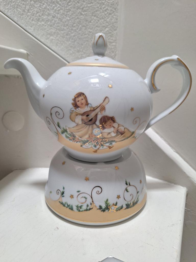 Goebel Germany Kerstservies. Theepot, kop en schotel, bordje, Ophalen of Verzenden, Zo goed als nieuw, Porselein, Overige typen