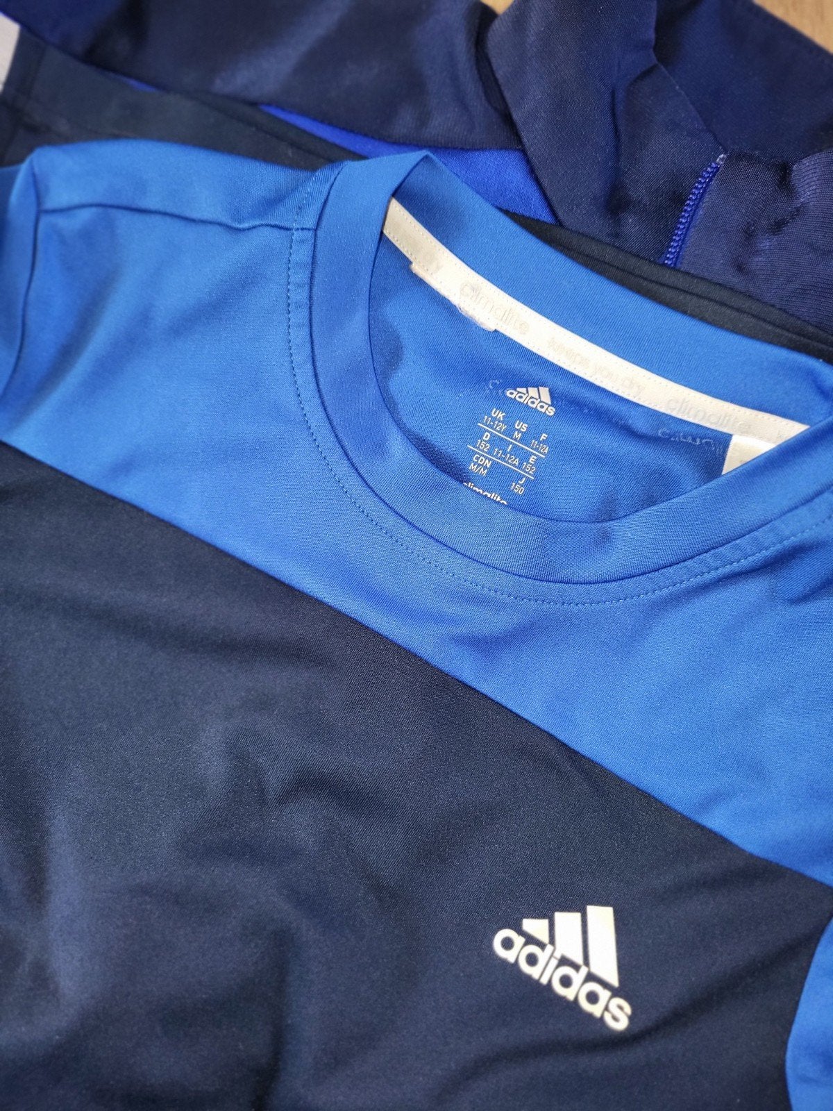 Adidas sportkleding set trainingspak en shirt 152 unisex 🌱, Kinderen en Baby's, Kinderkleding | Maat 152, Adidas, Jongen of Meisje