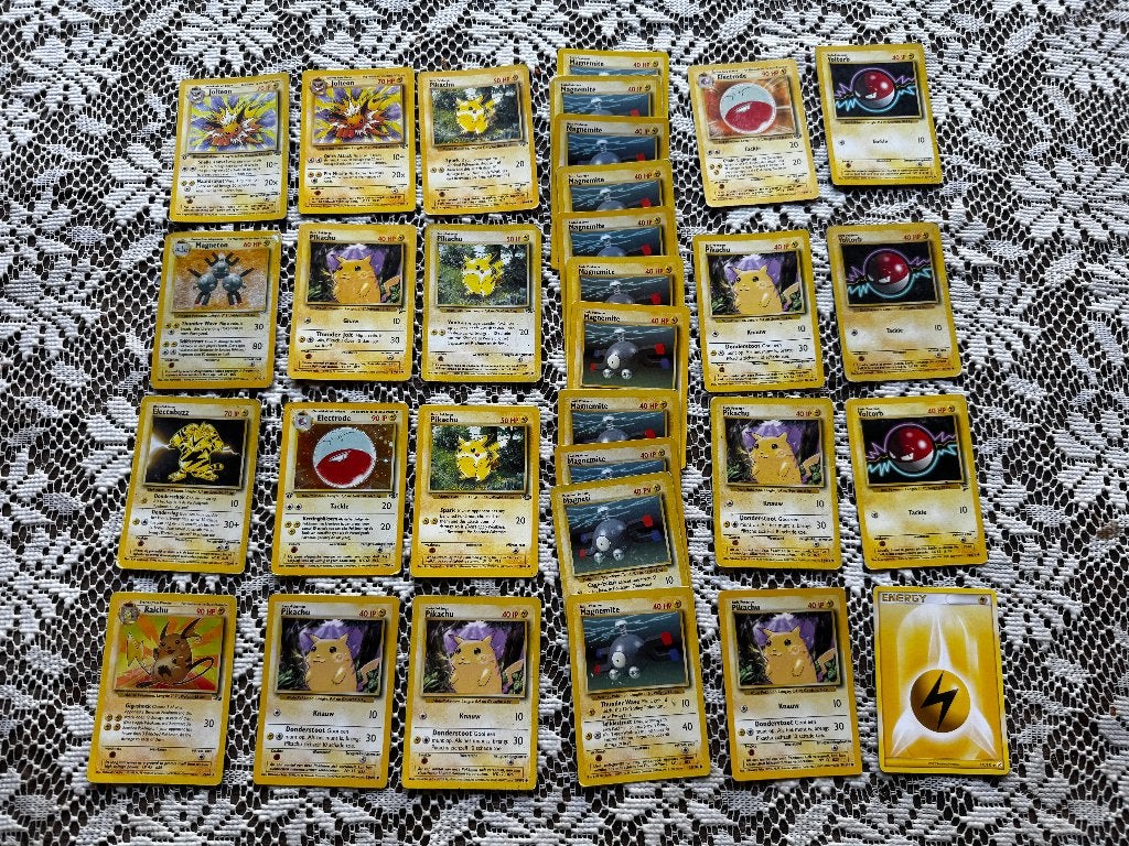 31 Vintage Gespeelde Pokemon Kaarten Thunder Elektrisch 1999, Ophalen of Verzenden, Gebruikt, Meerdere kaarten