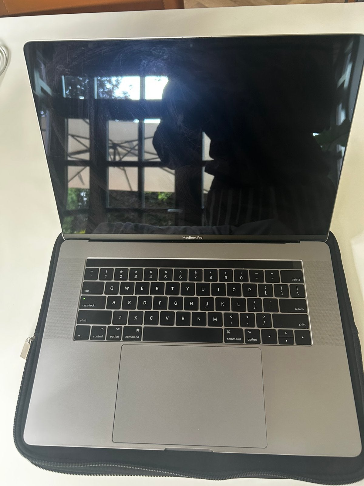 MacBook Pro 2017 15.4" Touch Bar 2.8 GHz 16 GB 256 GB SSD, Gebruikt, 256 GB, 2 tot 3 Ghz, 15 inch