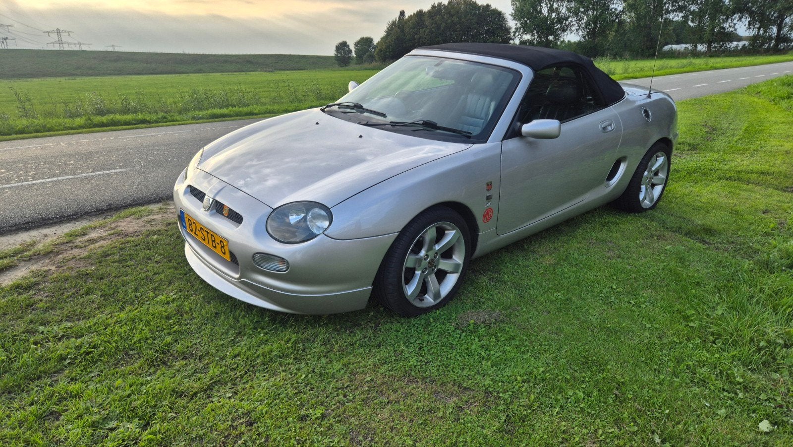 MG F 1.8 I VVC 2002 Grijs, 13 km/l, Achterwielaandrijving, Zwart, 4 cilinders