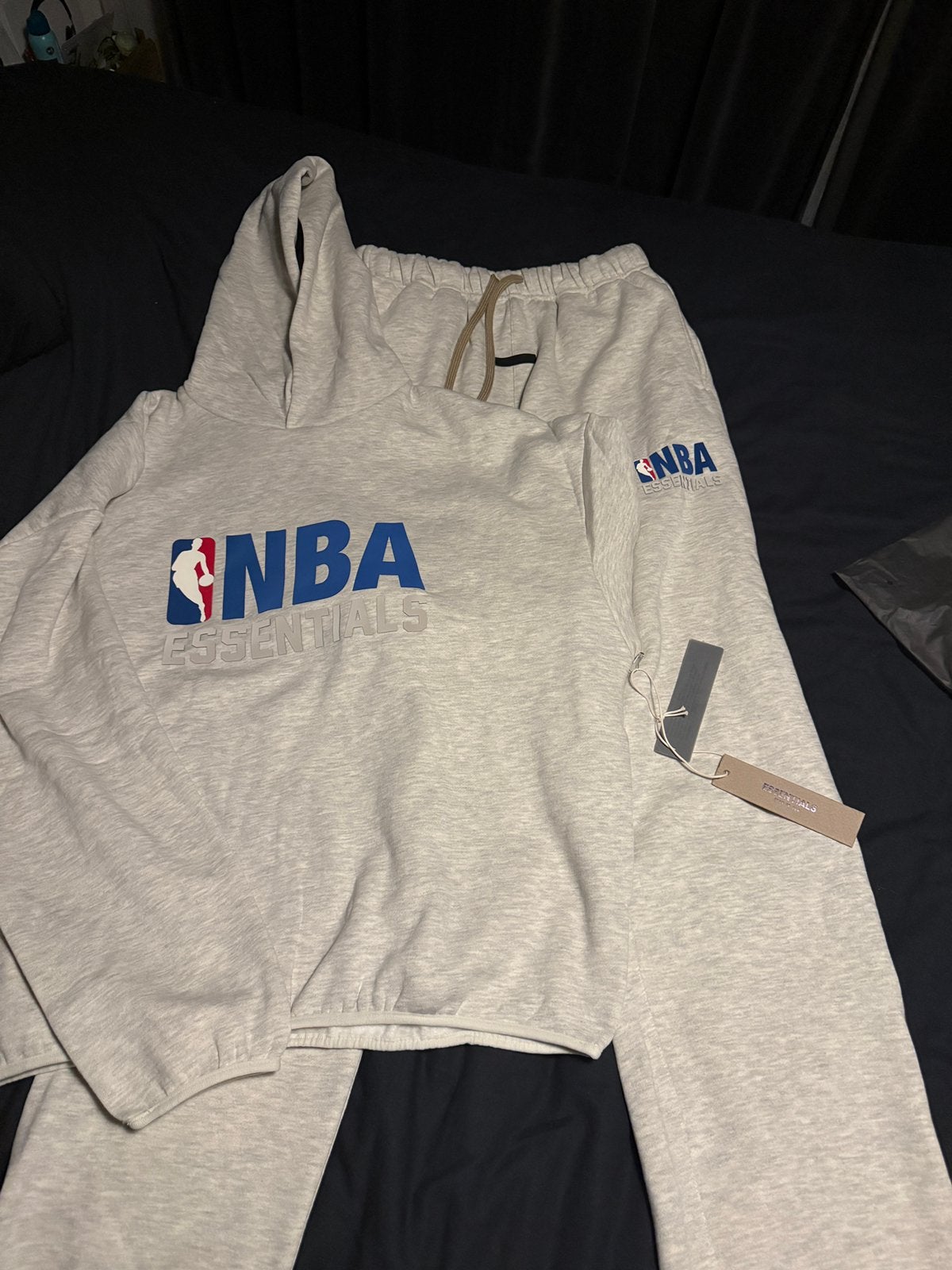 NBA ESSENTIALS, Nieuw, Ophalen of Verzenden, Grijs, Algemeen