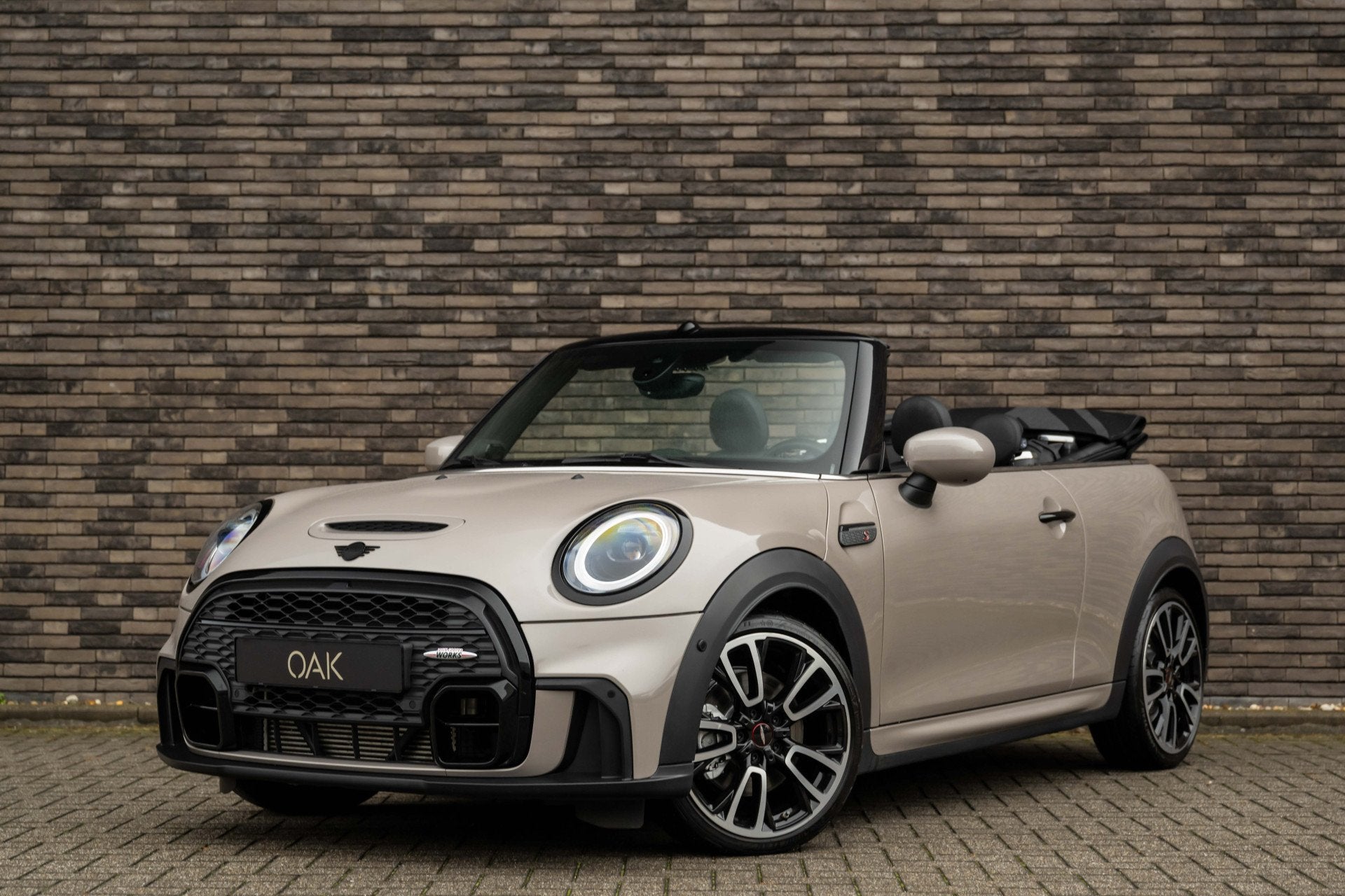 MINI Cabrio 2.0 Cooper S F1 Aut. | JCW-Trim | Navigatie | Lo, Auto's, 1300 kg, Gebruikt, Zwart, 4 cilinders
