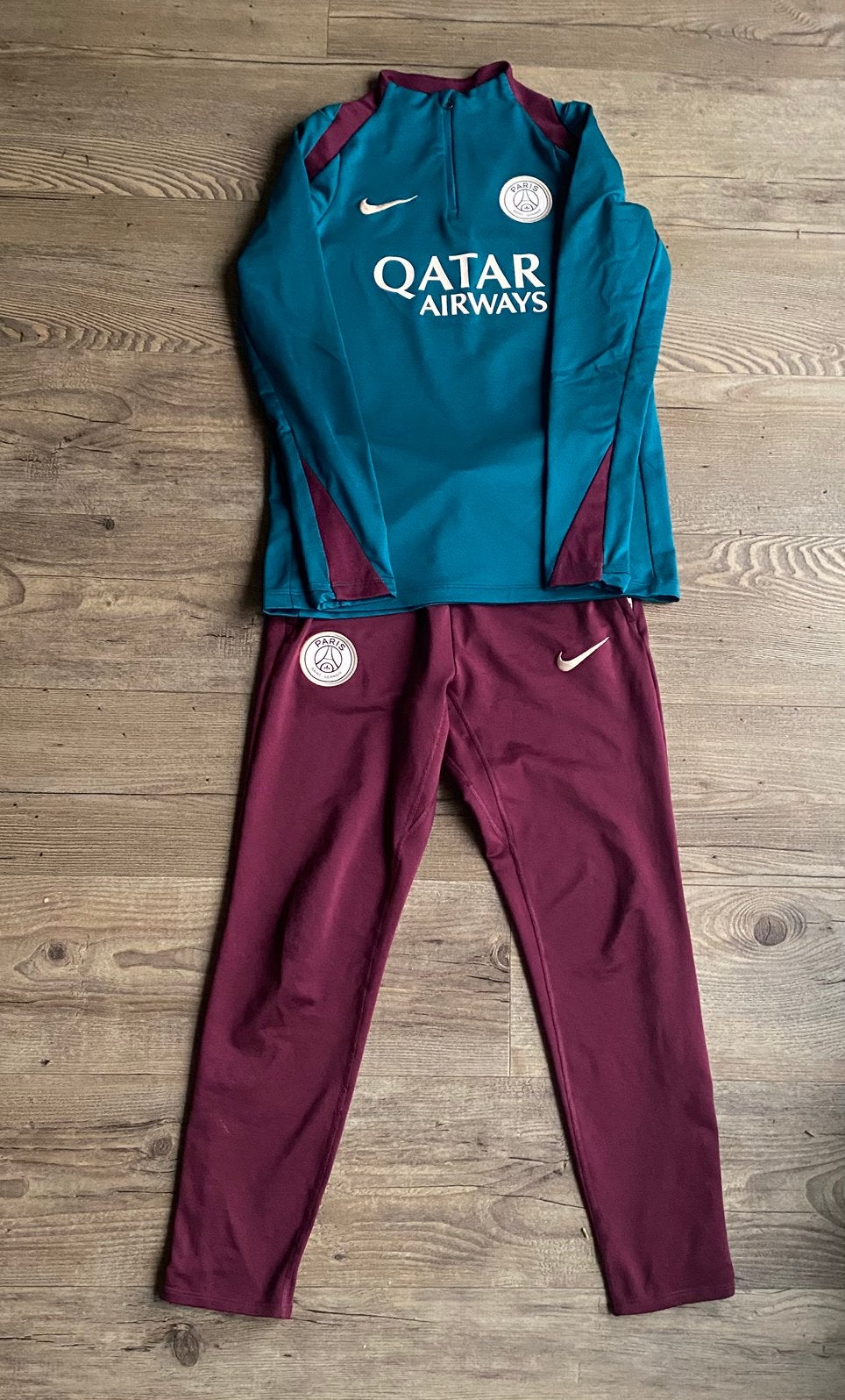 Nike Paris Saint Germain trainingsset, Kinderen en Baby's, Ophalen of Verzenden, Zo goed als nieuw, Jongen, Sport- of Zwemkleding