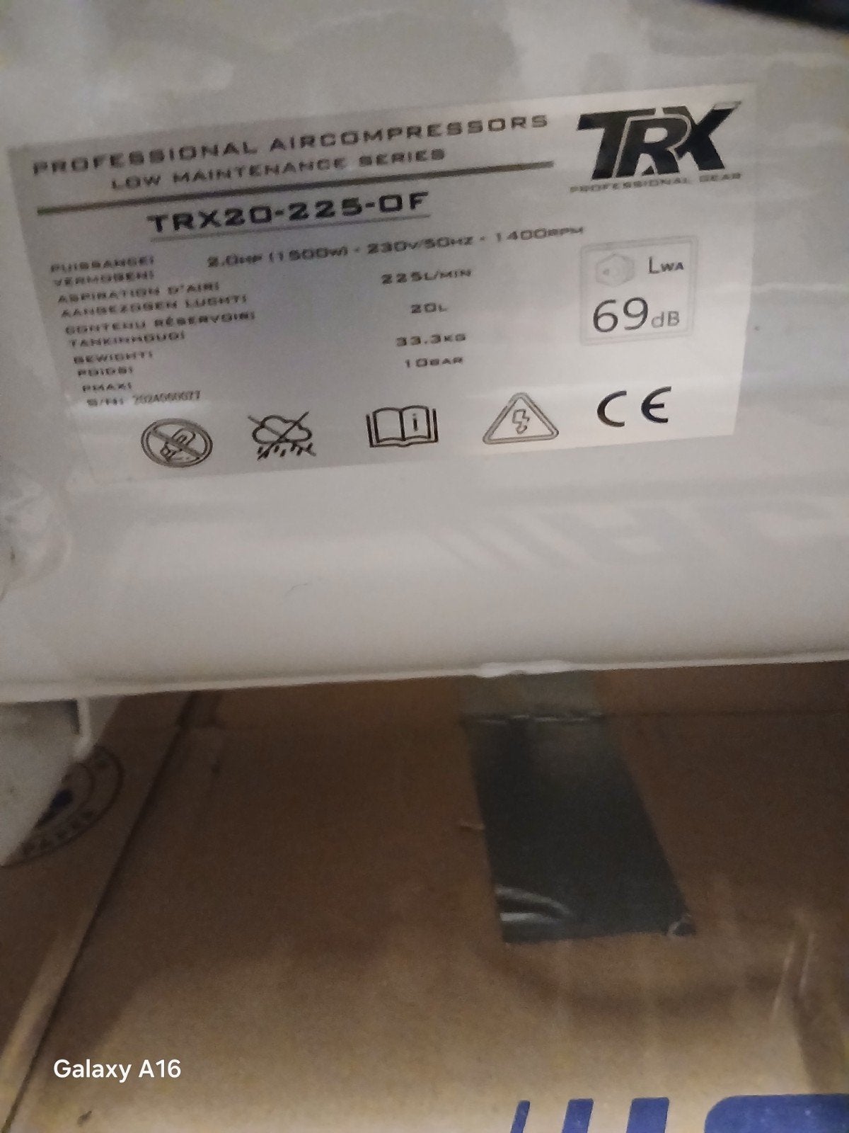 TRX Compressor met tacker en luchtslang - Zo goed als nieuw, 10 bar of meer, Ophalen of Verzenden, Zo goed als nieuw, 200 tot 400 liter/min