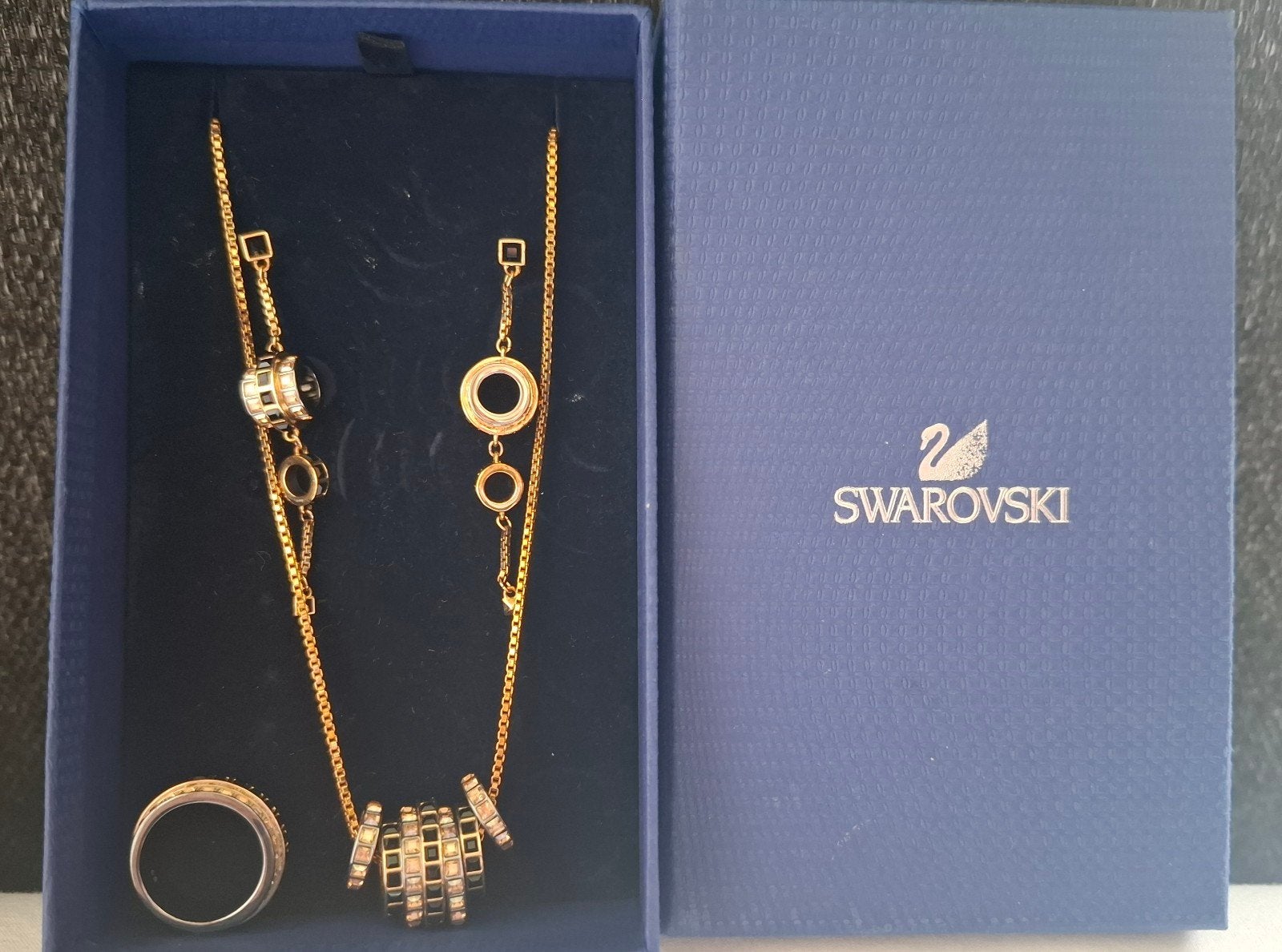 Swarovski goudkleurige set met ketting, oorbellen en ring, Sieraden, Tassen en Uiterlijk, Ophalen of Verzenden, Zo goed als nieuw