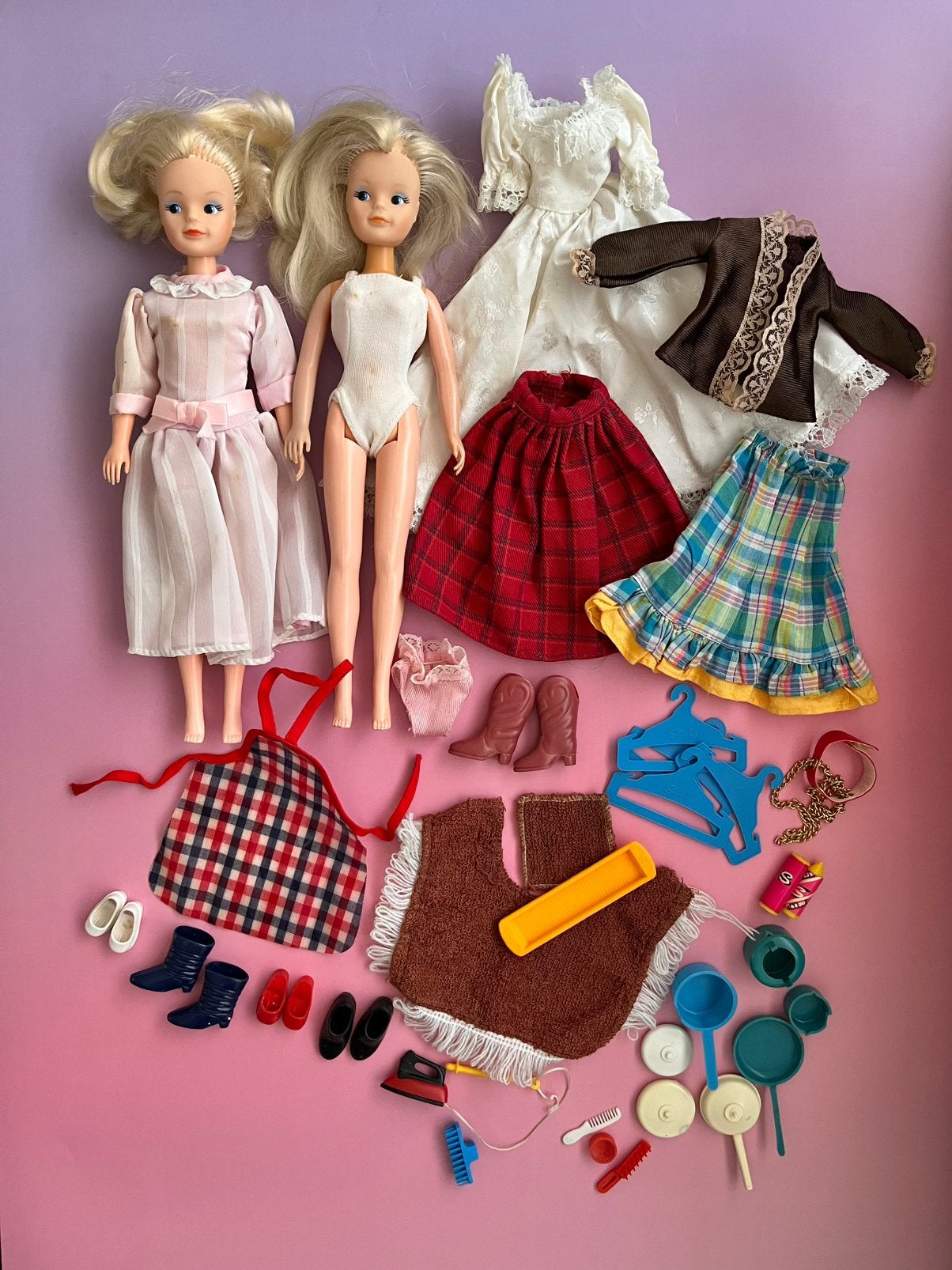 Vintage Sindy lot jaren 80 Pedigree, Ophalen of Verzenden, Gebruikt, Kleertjes