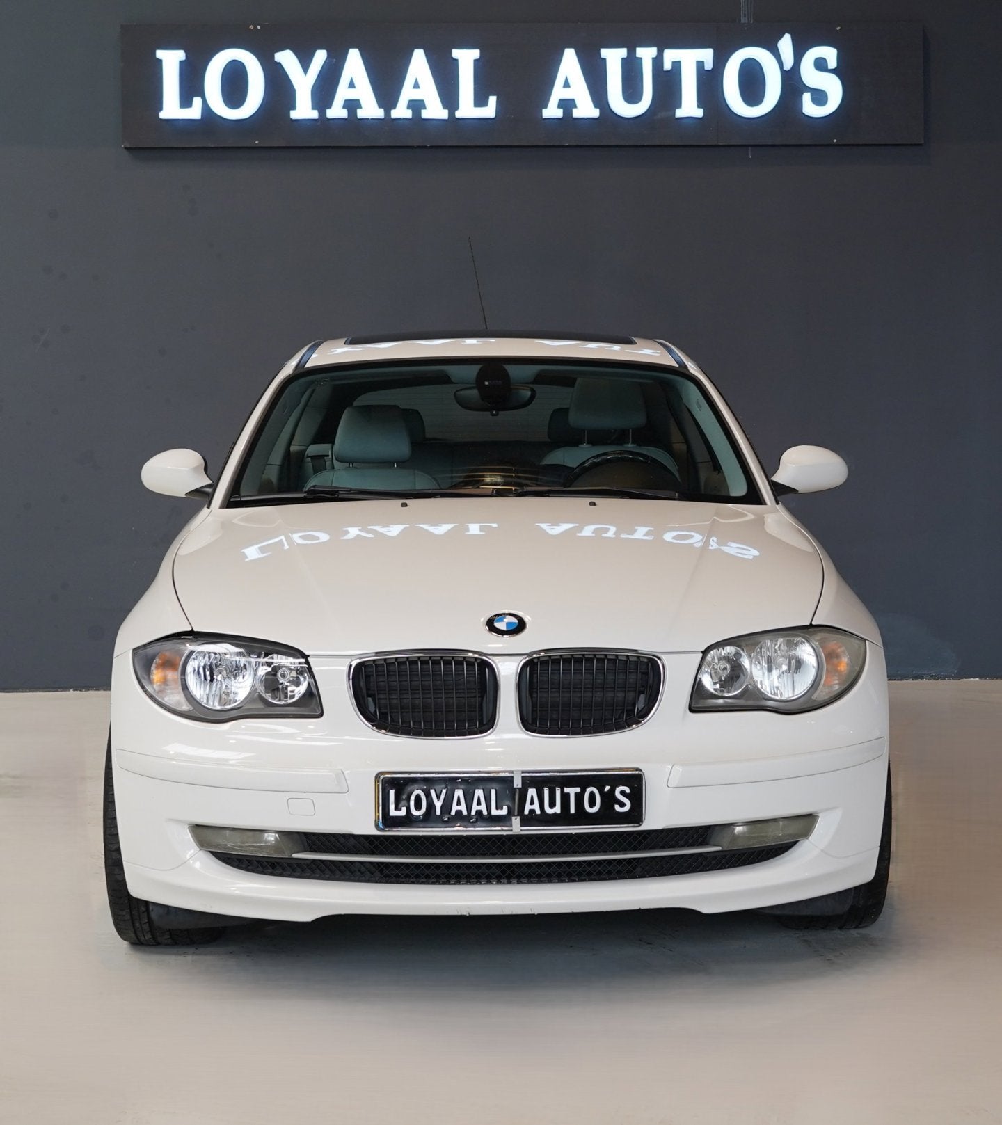 BMW 1-serie 118i Business Line | AUT | PANODAK | AIRCO | CRU, Auto's, Achterwielaandrijving, 4 stoelen, Wit, 1265 kg