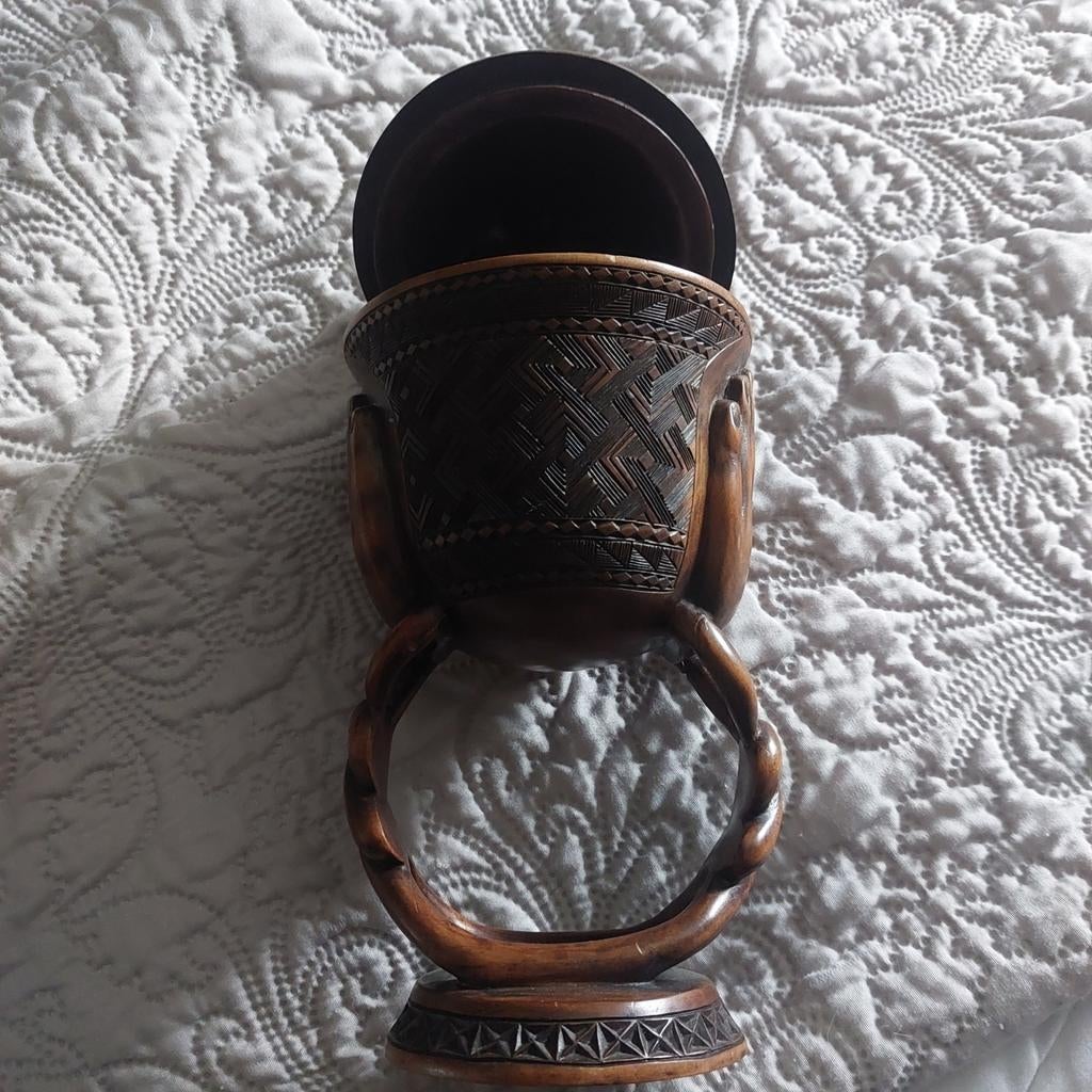 Unieke handgesneden houten beker/vaas 'Lobo', Ophalen