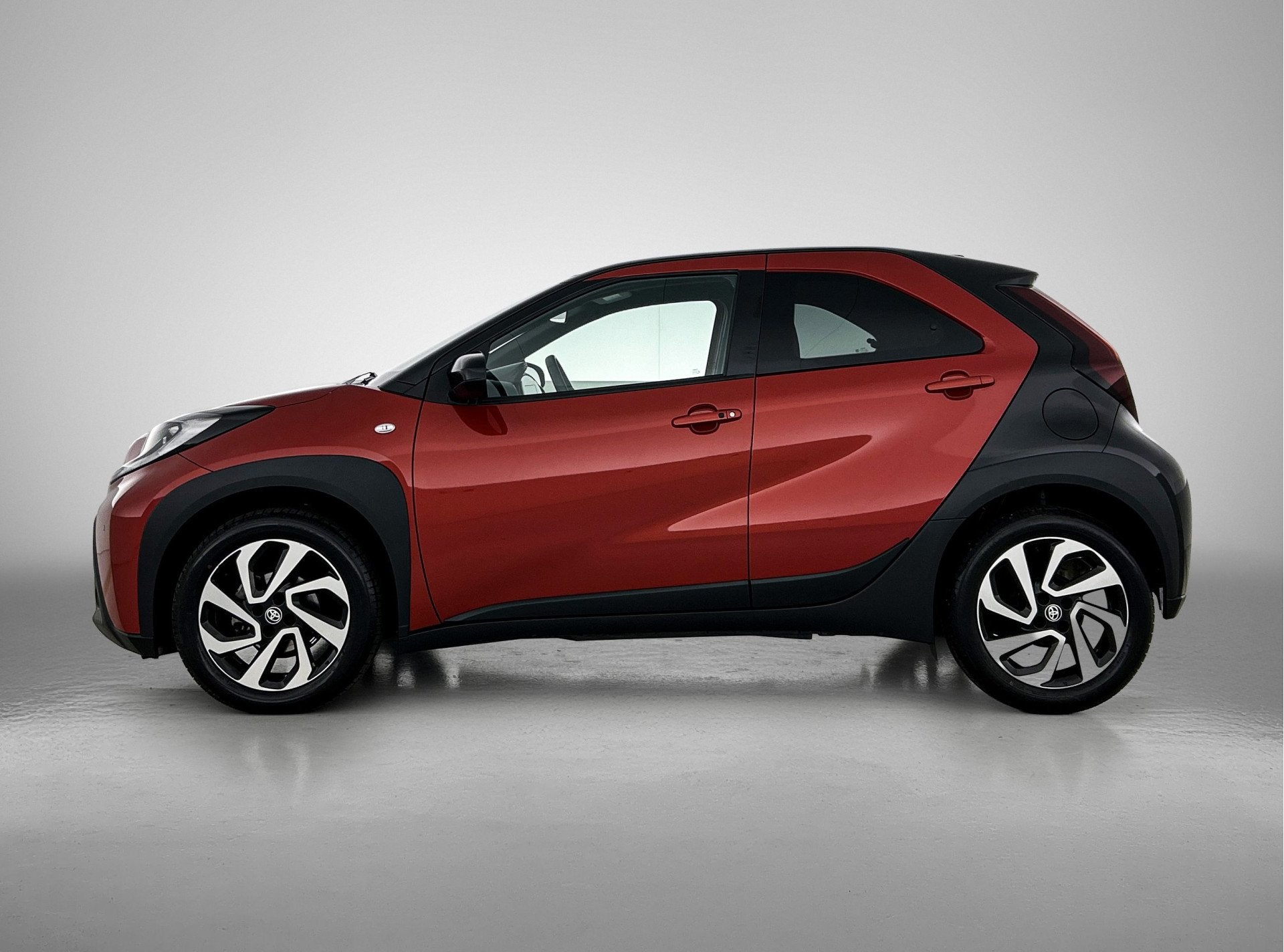 Toyota Aygo X 1.0 VVT-i S-CVT Pulse + | BTW Voertuig | Parke, 12 maanden, Stof, Gebruikt, Zwart