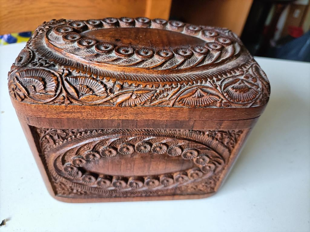 Antiek houtsnijwerk sigaretten presenteerdoos, Antiek en Kunst, Curiosa en Brocante, Ophalen of Verzenden