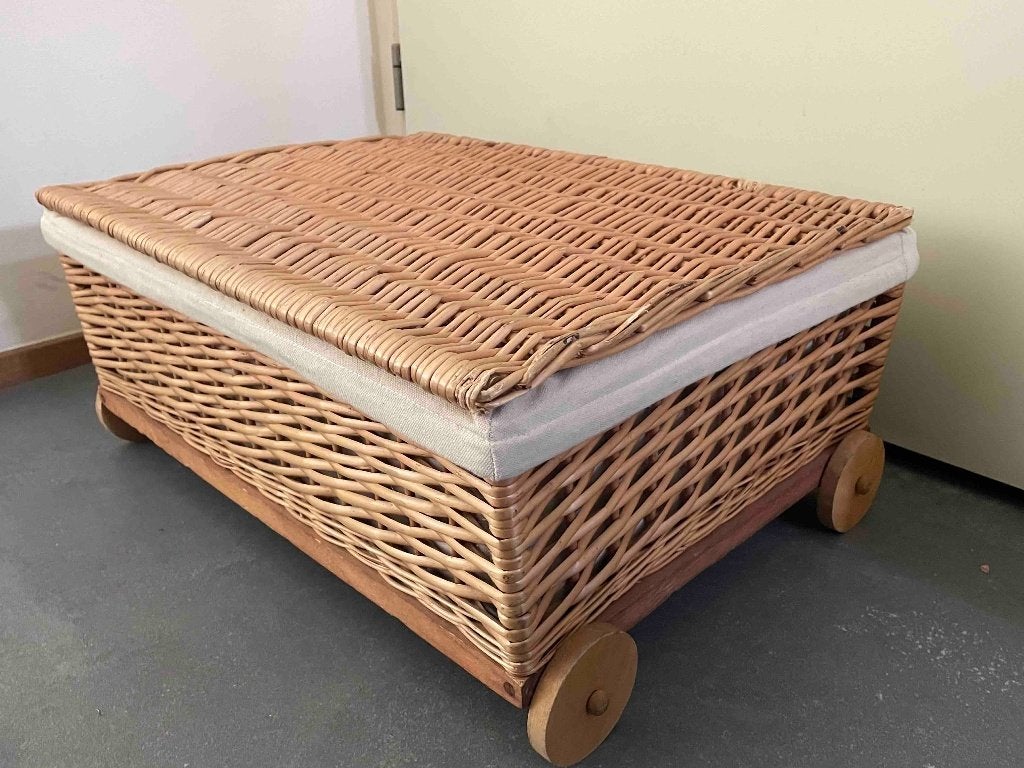 Rieten Rotan mand opbergmand met deksel en wielen, Huis en Inrichting, Woonaccessoires | Schalen en Manden, Met deksel, Mand, Ophalen of Verzenden