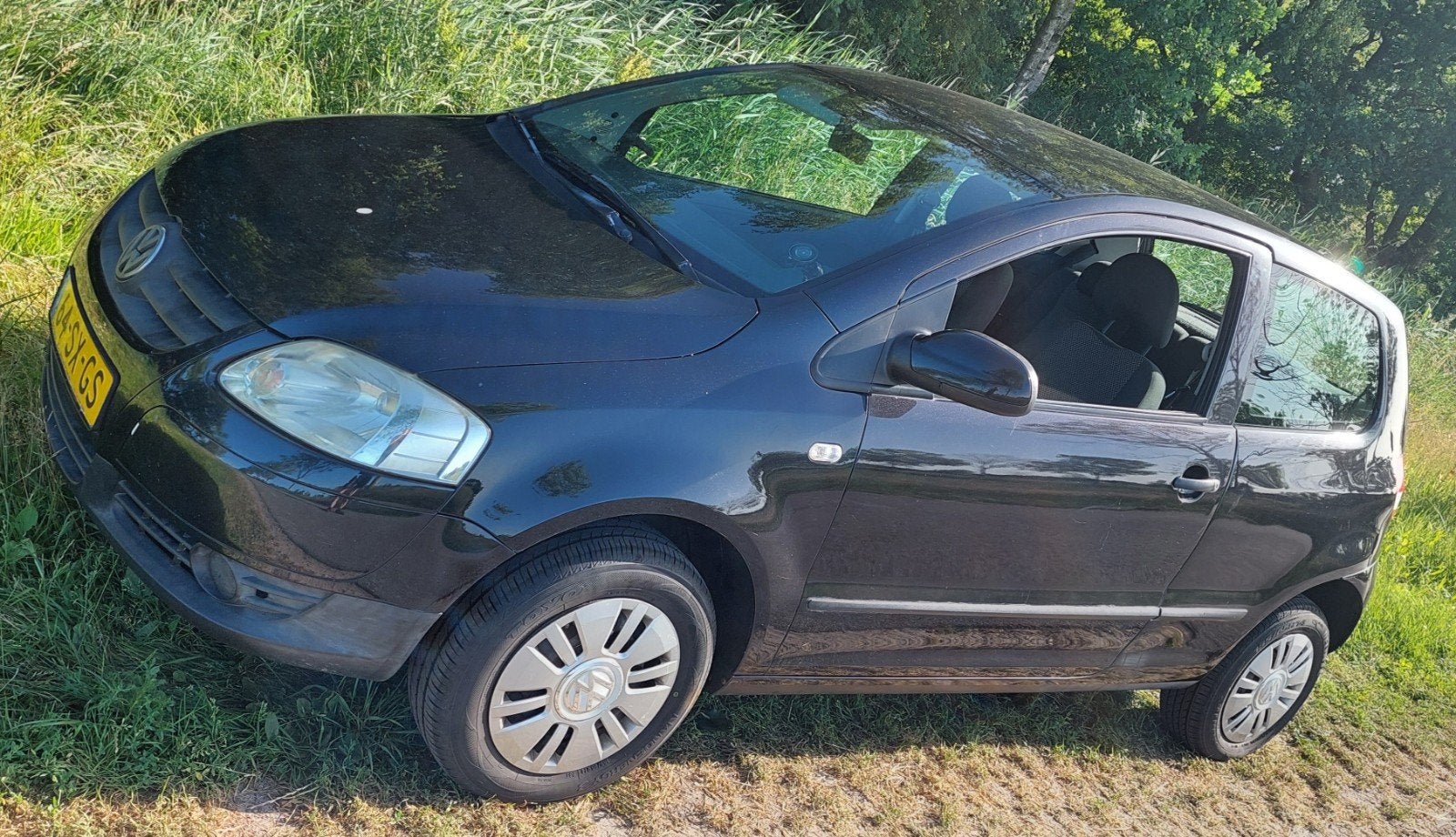 VW Fox 1.2 2006 Zwart nieuwe apk LAATSTE KANS! NU €600,-, Auto's, Volkswagen, Voorwielaandrijving, 4 stoelen, 1198 cc, Zwart