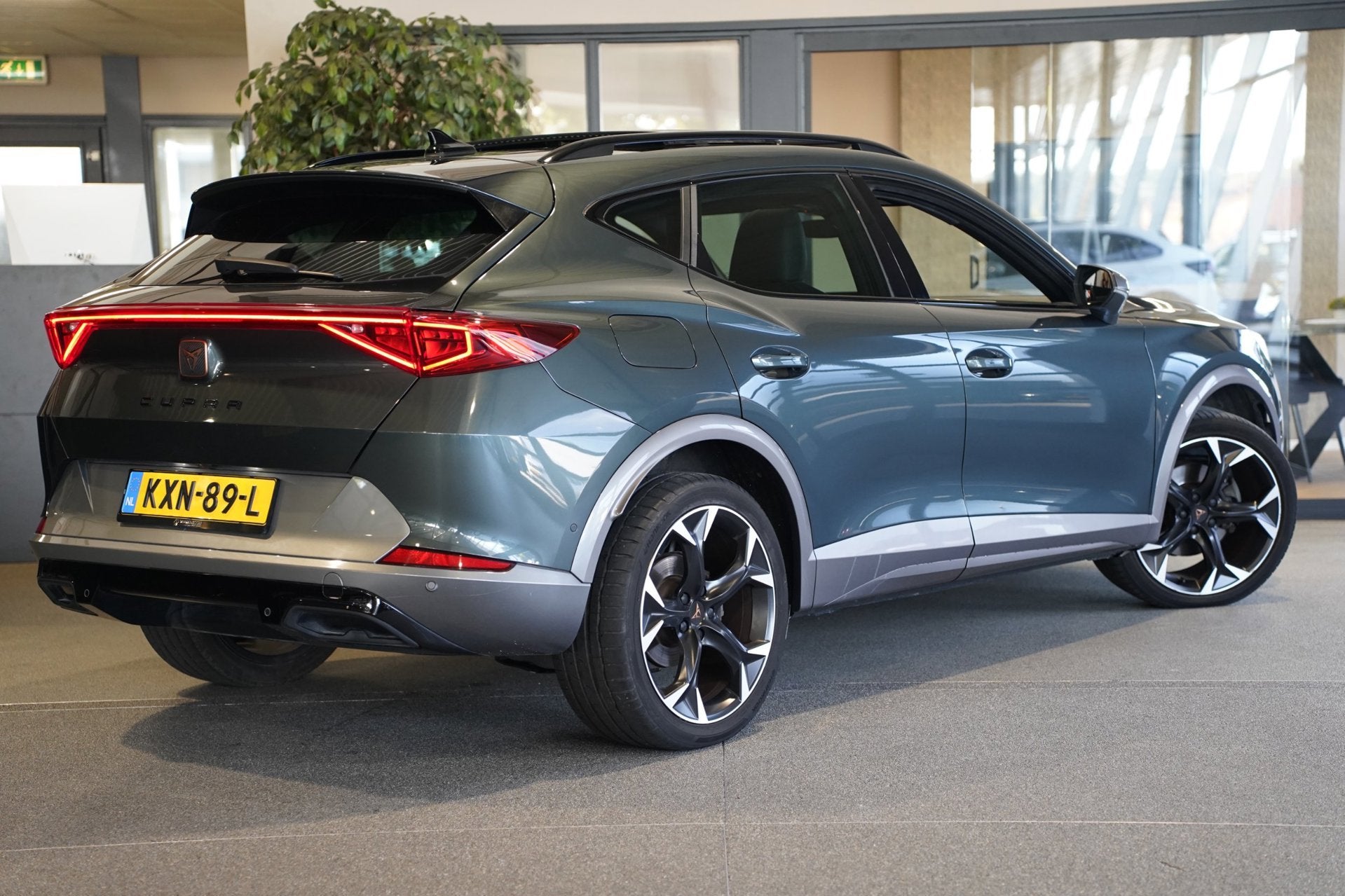 CUPRA Formentor 1.5 TSI DSG Pano Navi Led Ambiante Acc Pdc C, Auto's, Dealer onderhouden, Zwart, Leder en Stof, Origineel Nederlands