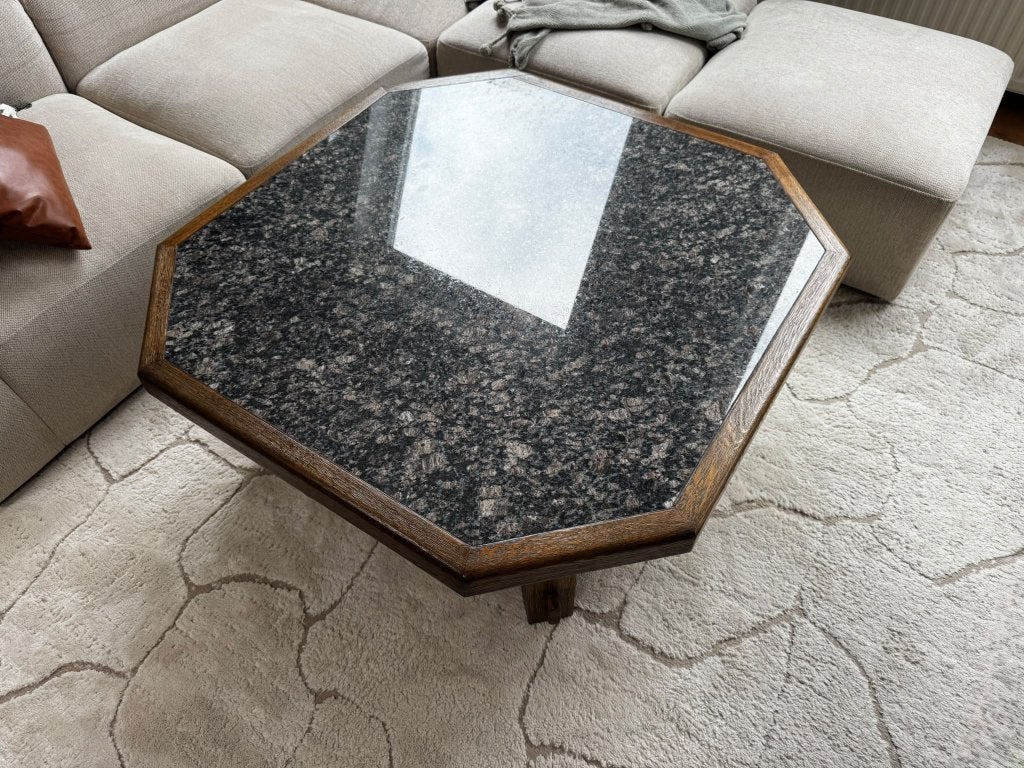 Eikenhouten salontafel met natuursteen graniet blad, 4 lades, Huis en Inrichting, Ophalen of Verzenden, Zo goed als nieuw, Overige vormen
