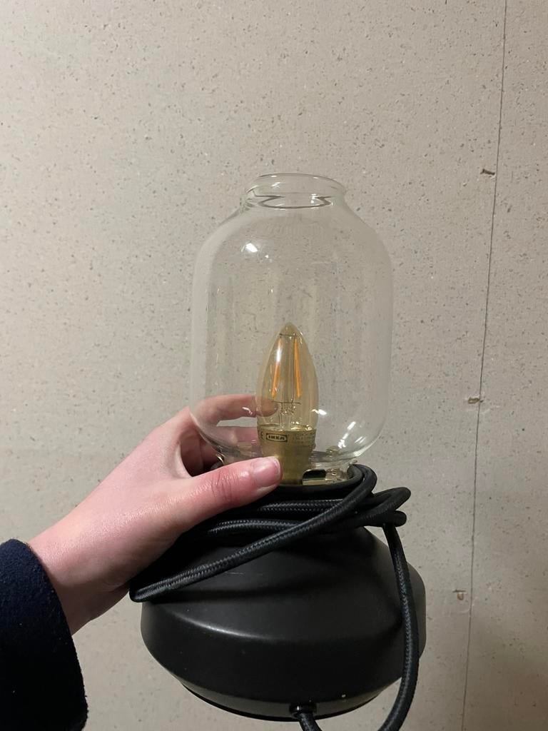 Nachtlampje zwart ikea, Huis en Inrichting, Lampen | Wandlampen, Ophalen of Verzenden, Zo goed als nieuw