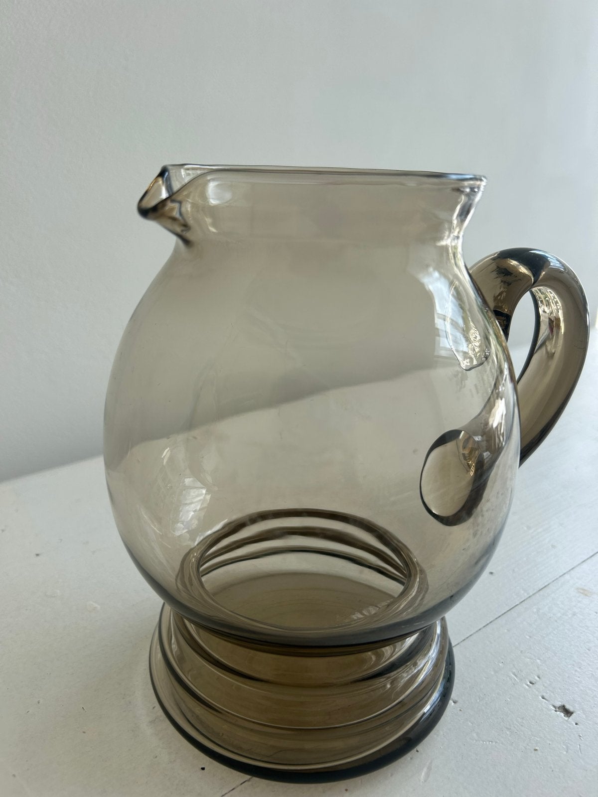 Glazen vintage waterkan smokeybrown, Antiek en Kunst, Antiek | Glas en Kristal, Ophalen
