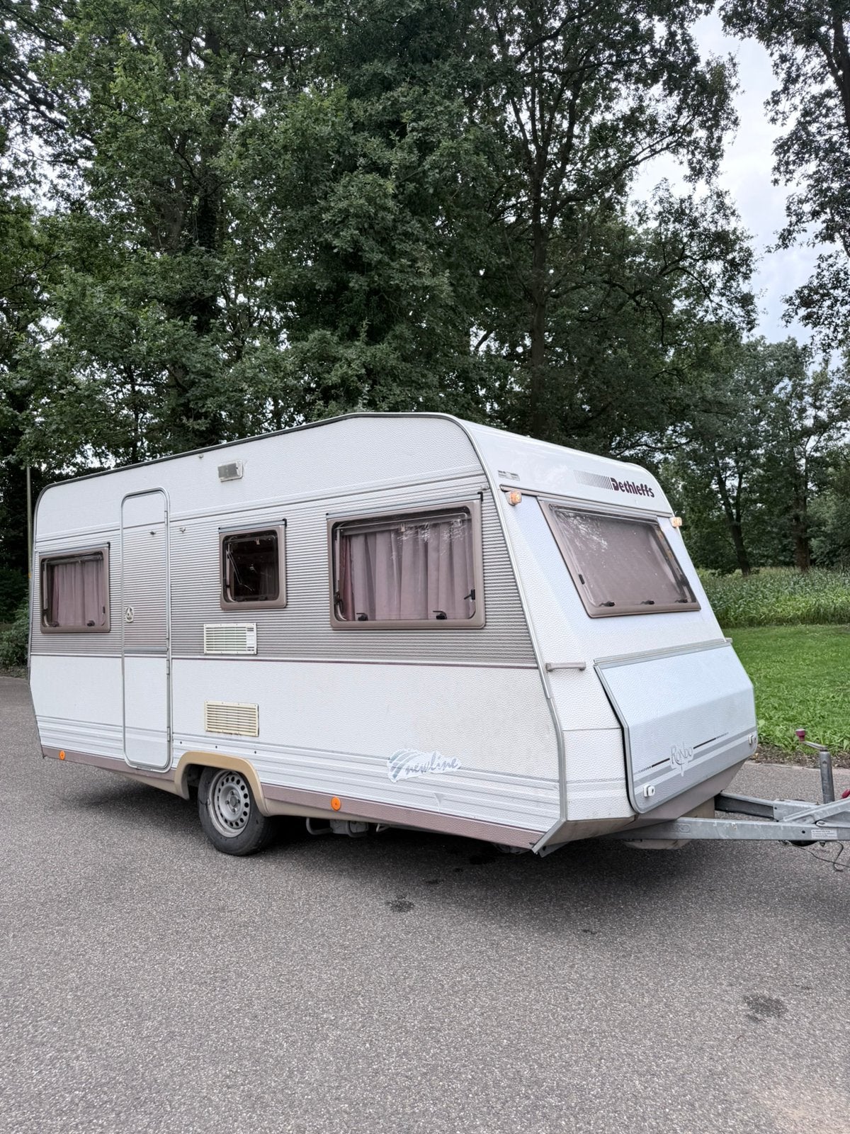 Nette Dethleffs Caravan uit 1994!, Caravans en Kamperen, Rondzit, Dwarsbed, Bedrijf, Ringverwarming