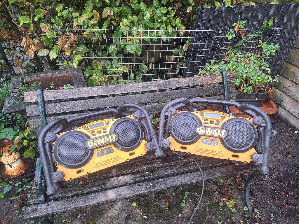 2x DeWalt bouwradio - ongetest, Ophalen, Niet werkend, Bouwradio