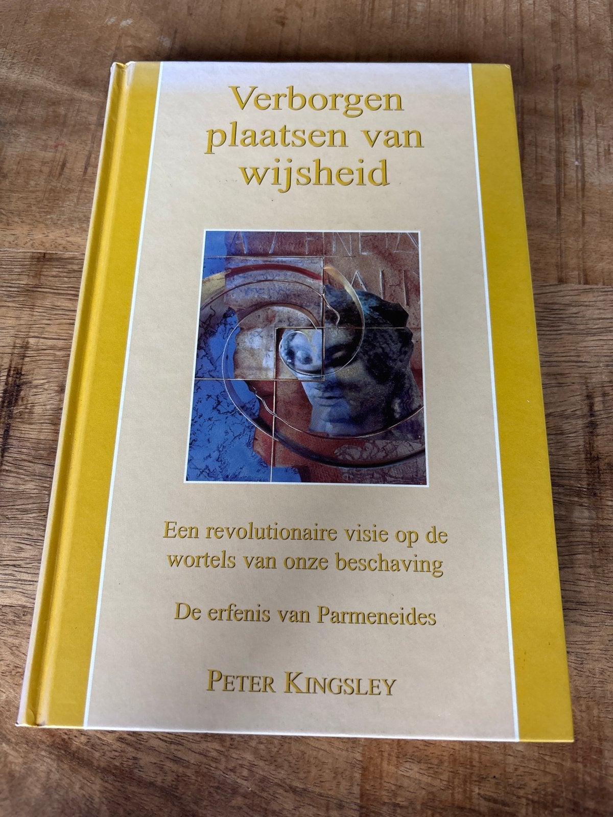 Verborgen plaatsen van wijsheid - Peter Kingsley (Hardcover), Boeken, Ophalen of Verzenden, Zo goed als nieuw, Wijsbegeerte of Ethiek